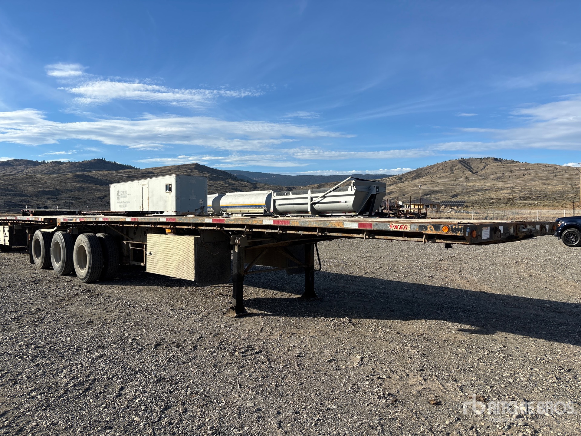2007 Doepker 32 FT TRI/A SUPER B-TRAIN LEAD