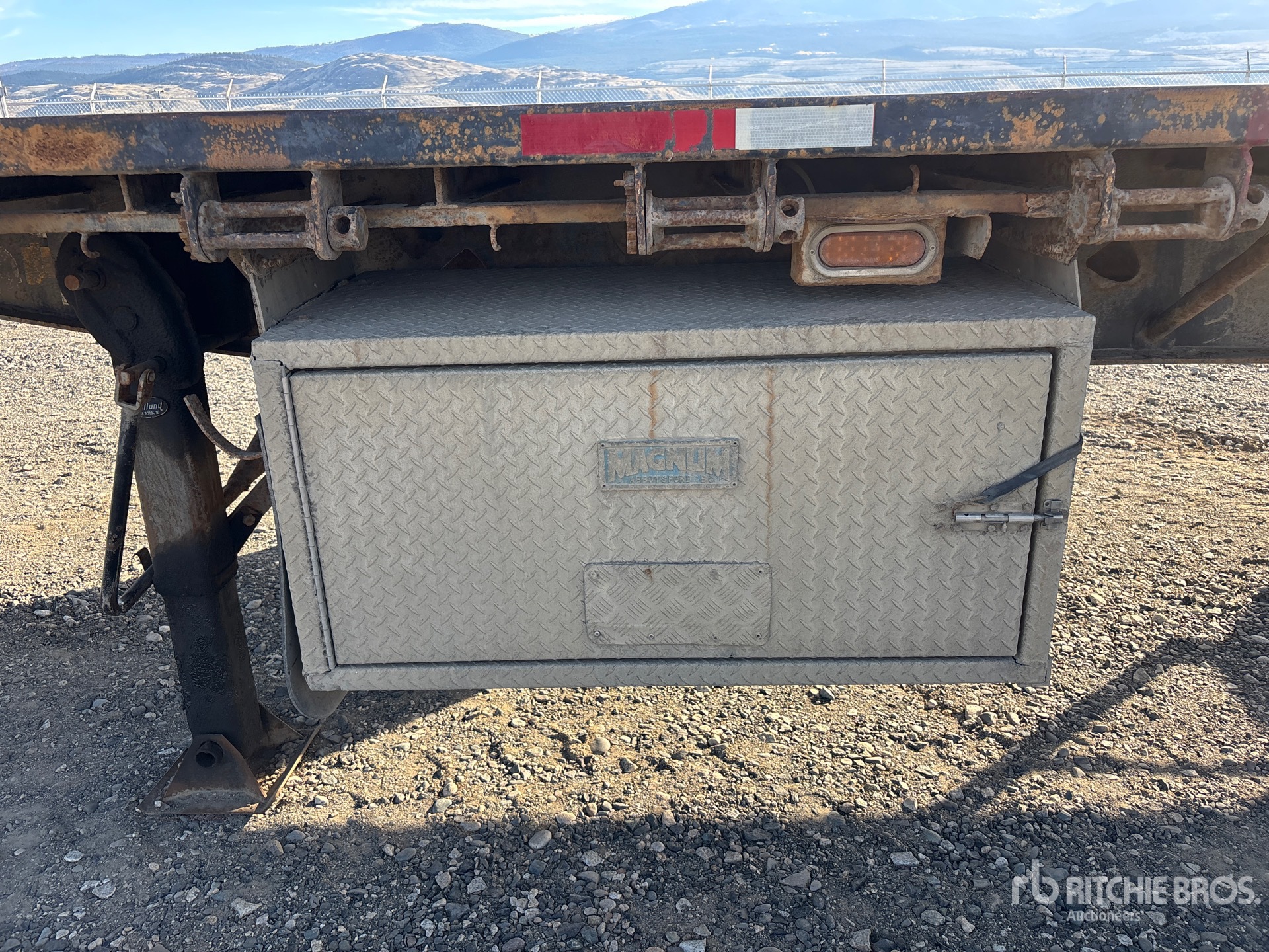 2007 Doepker 32 FT TRI/A SUPER B-TRAIN LEAD