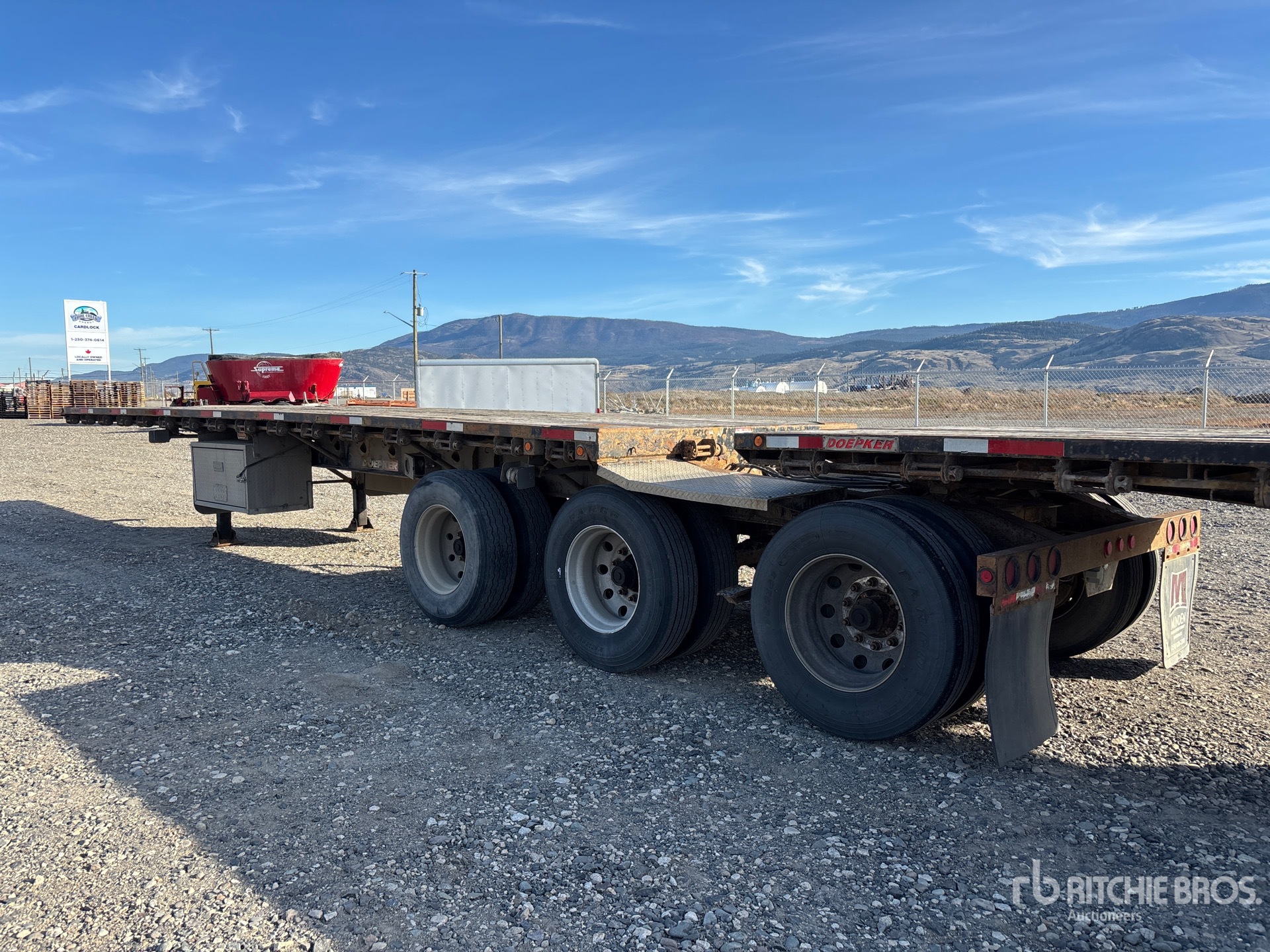 2007 Doepker 32 FT TRI/A SUPER B-TRAIN LEAD