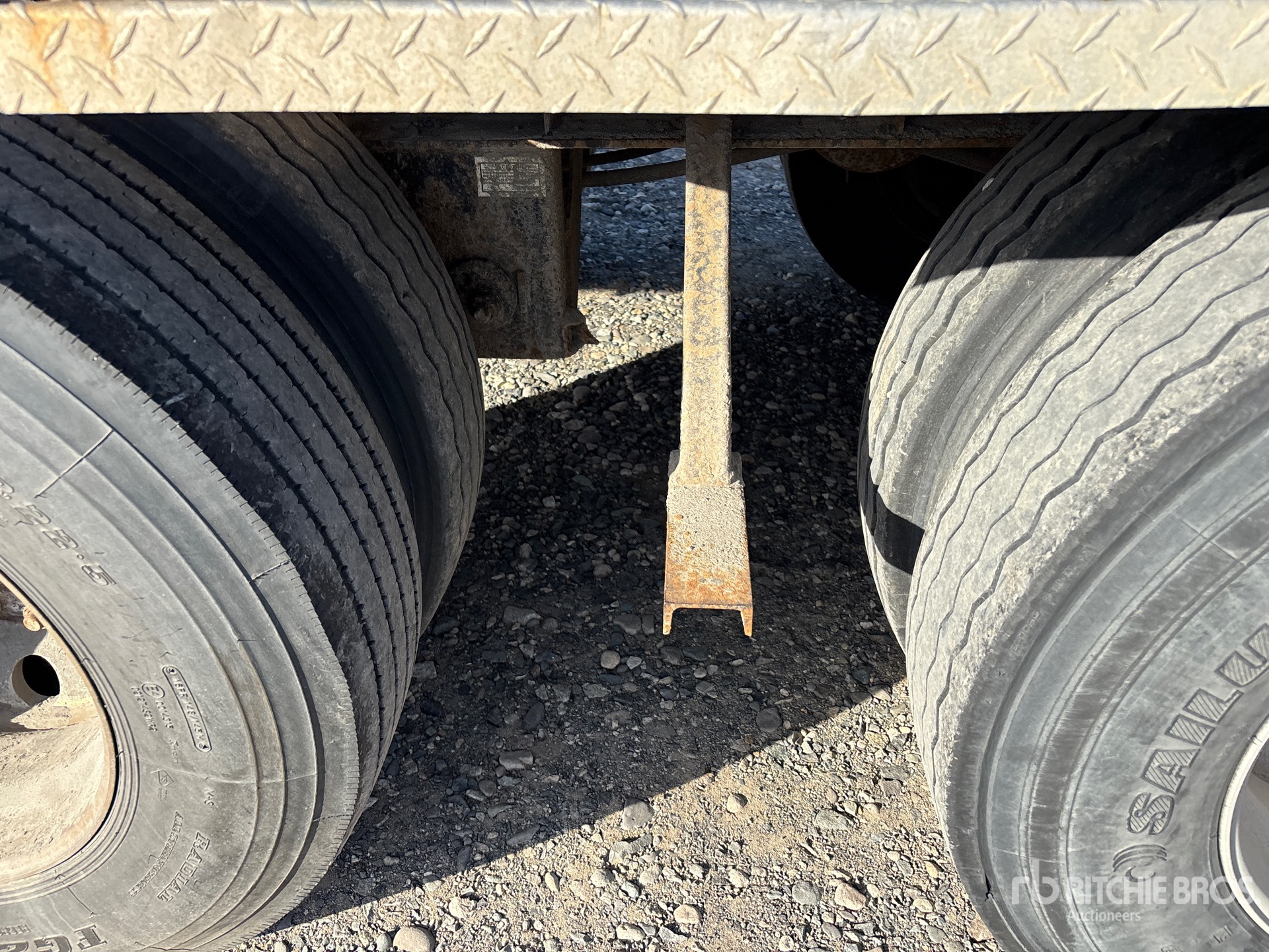 2007 Doepker 32 FT TRI/A SUPER B-TRAIN LEAD