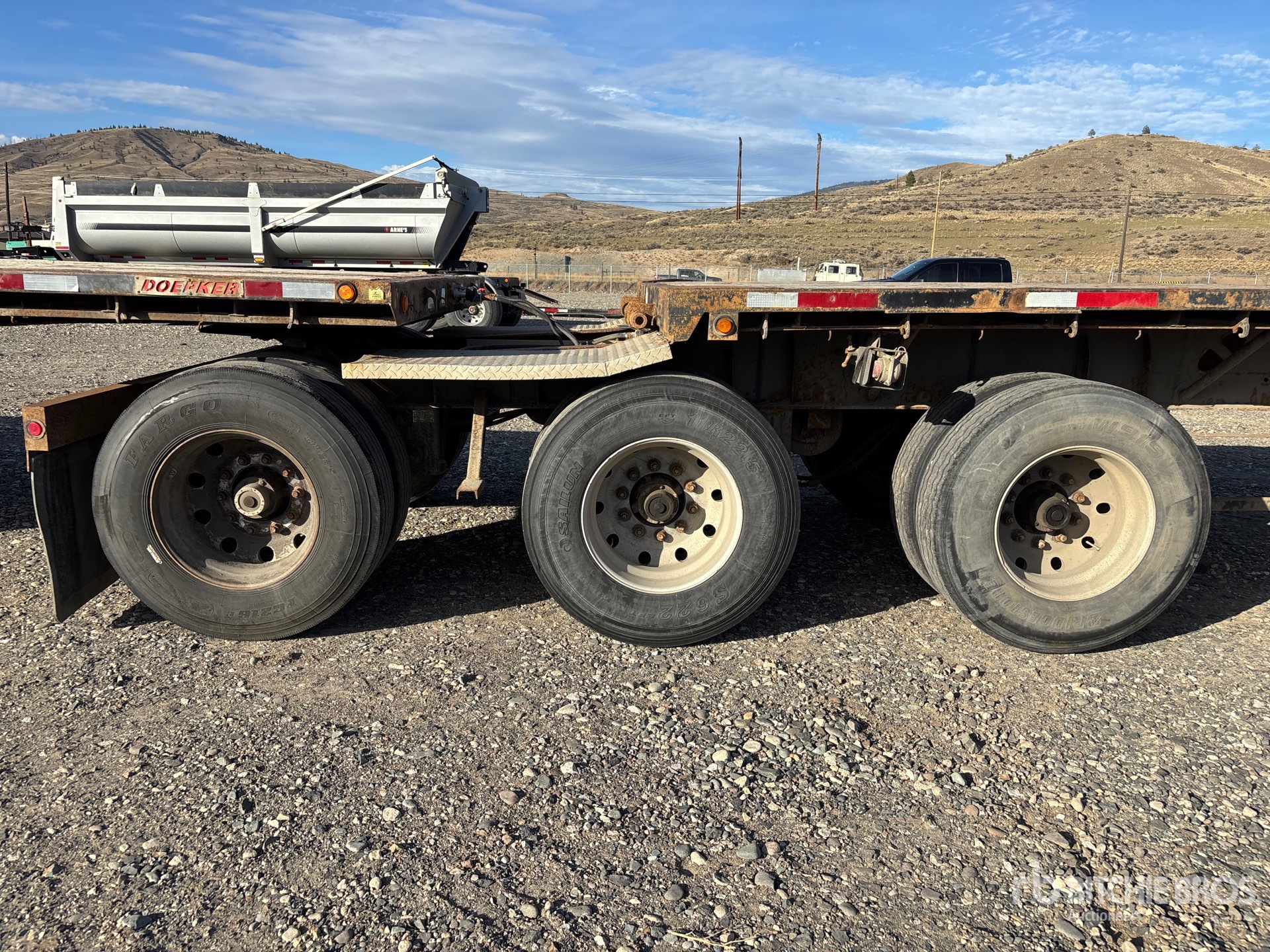 2007 Doepker 32 FT TRI/A SUPER B-TRAIN LEAD
