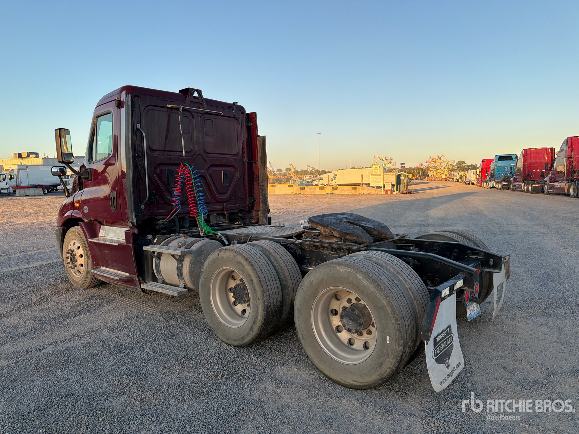 2017 Freightliner CASCADIA 113