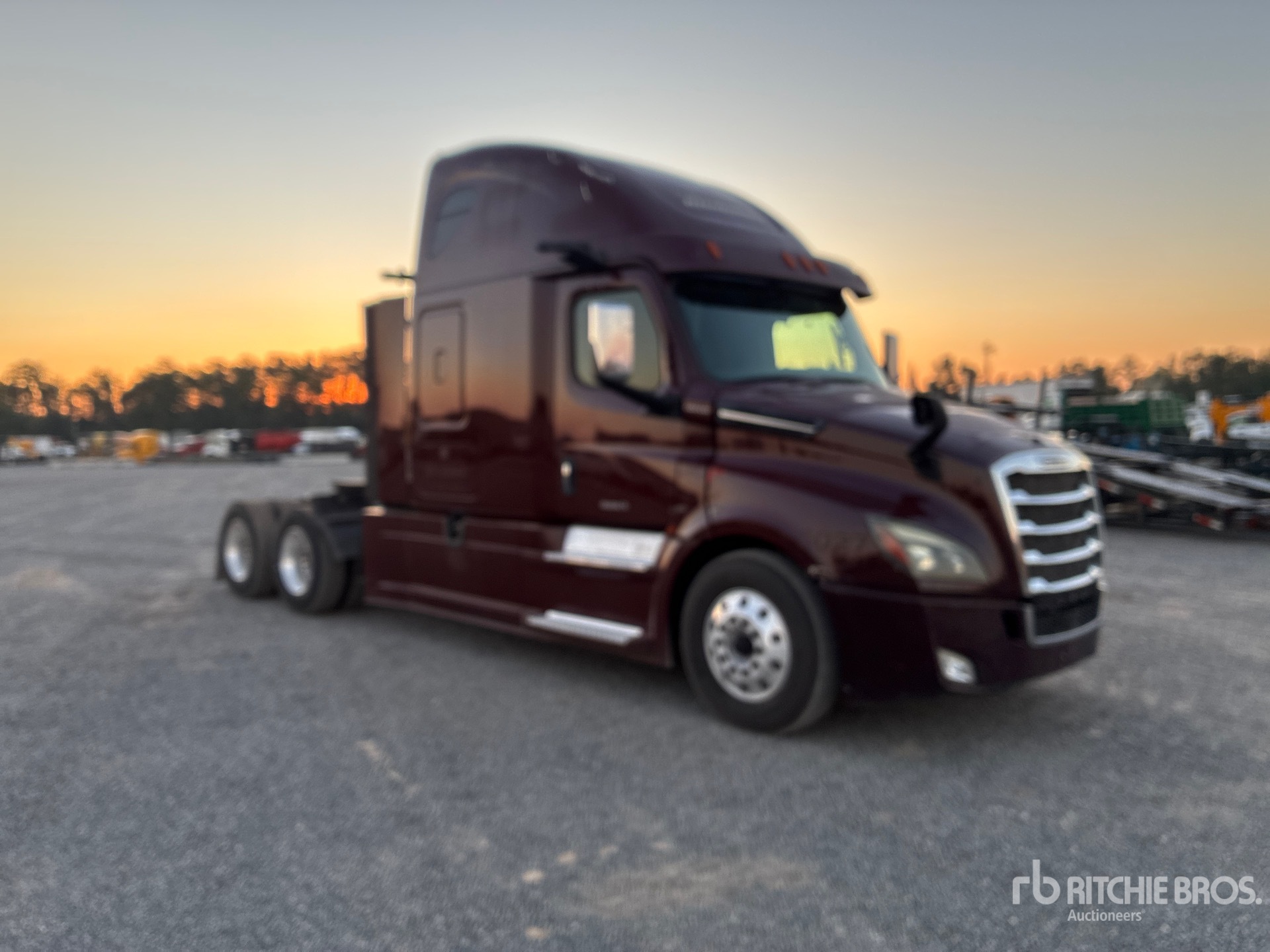 2020 Freightliner CASCADIA 126