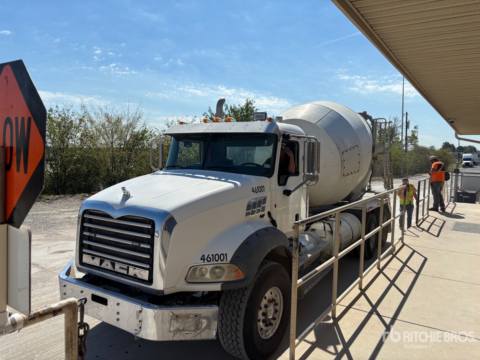2015 Mack GU813