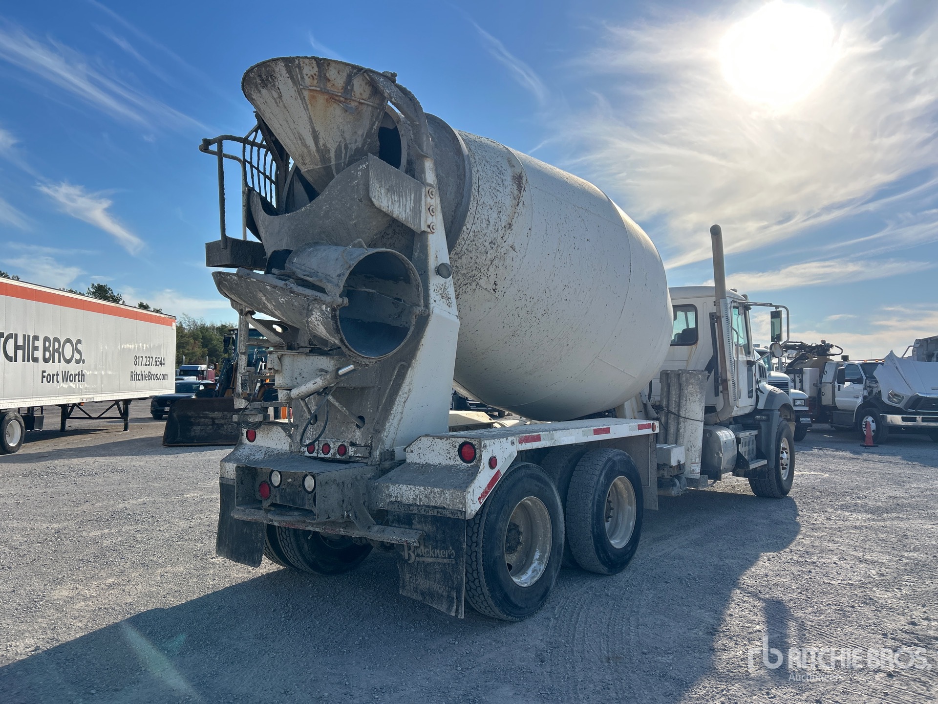 2015 Mack GU813