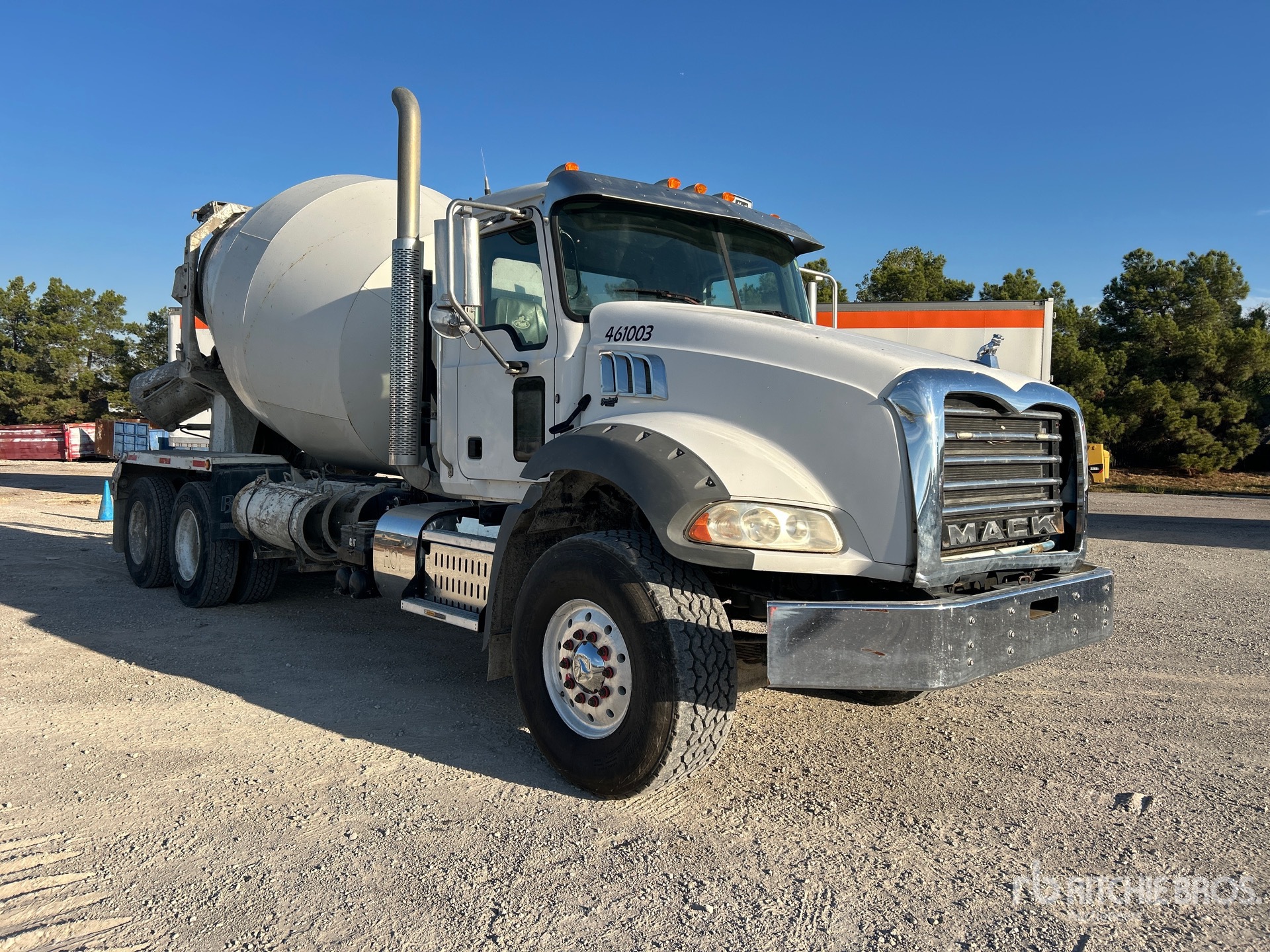 2015 Mack GU813
