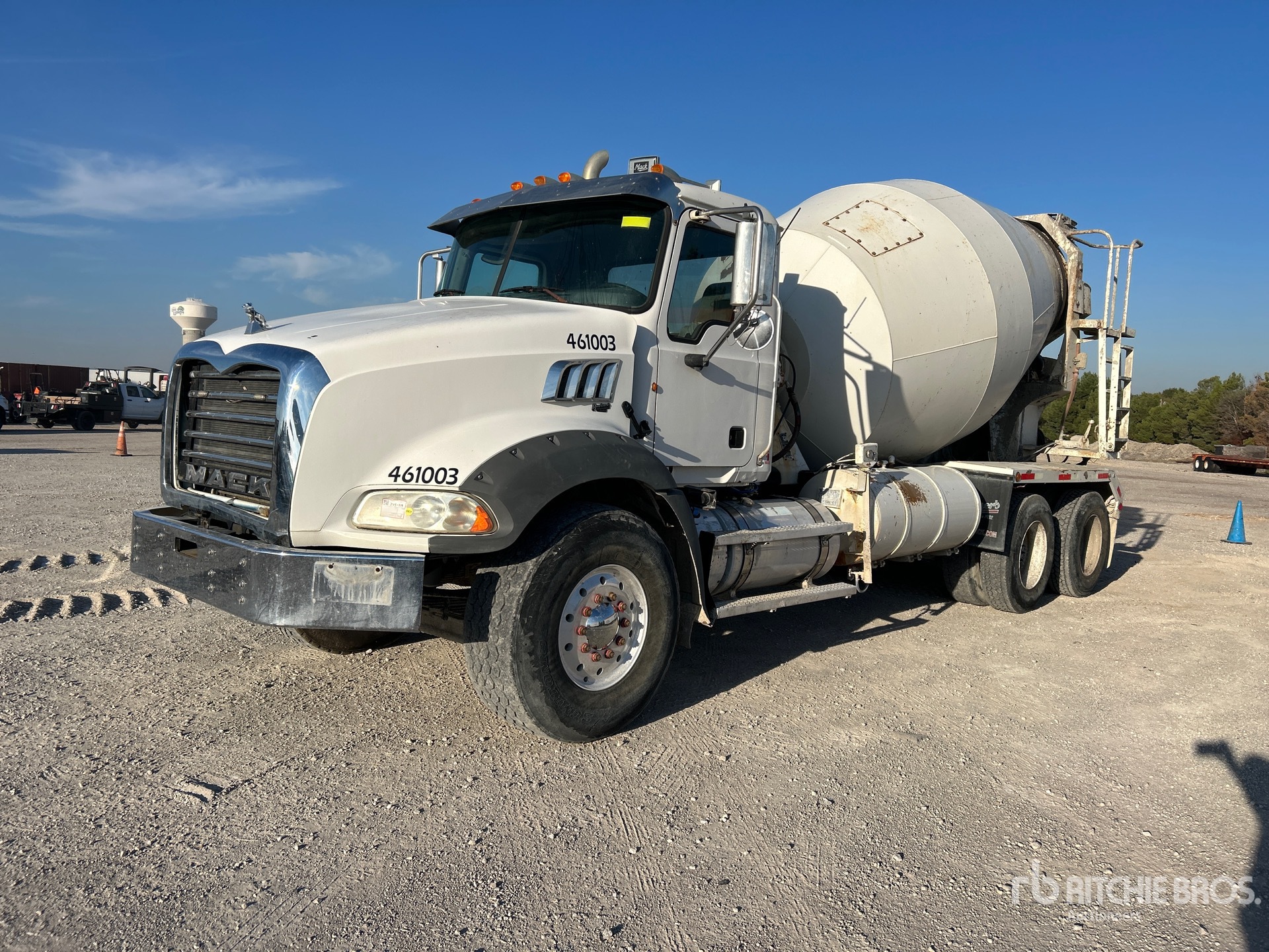 2015 Mack GU813