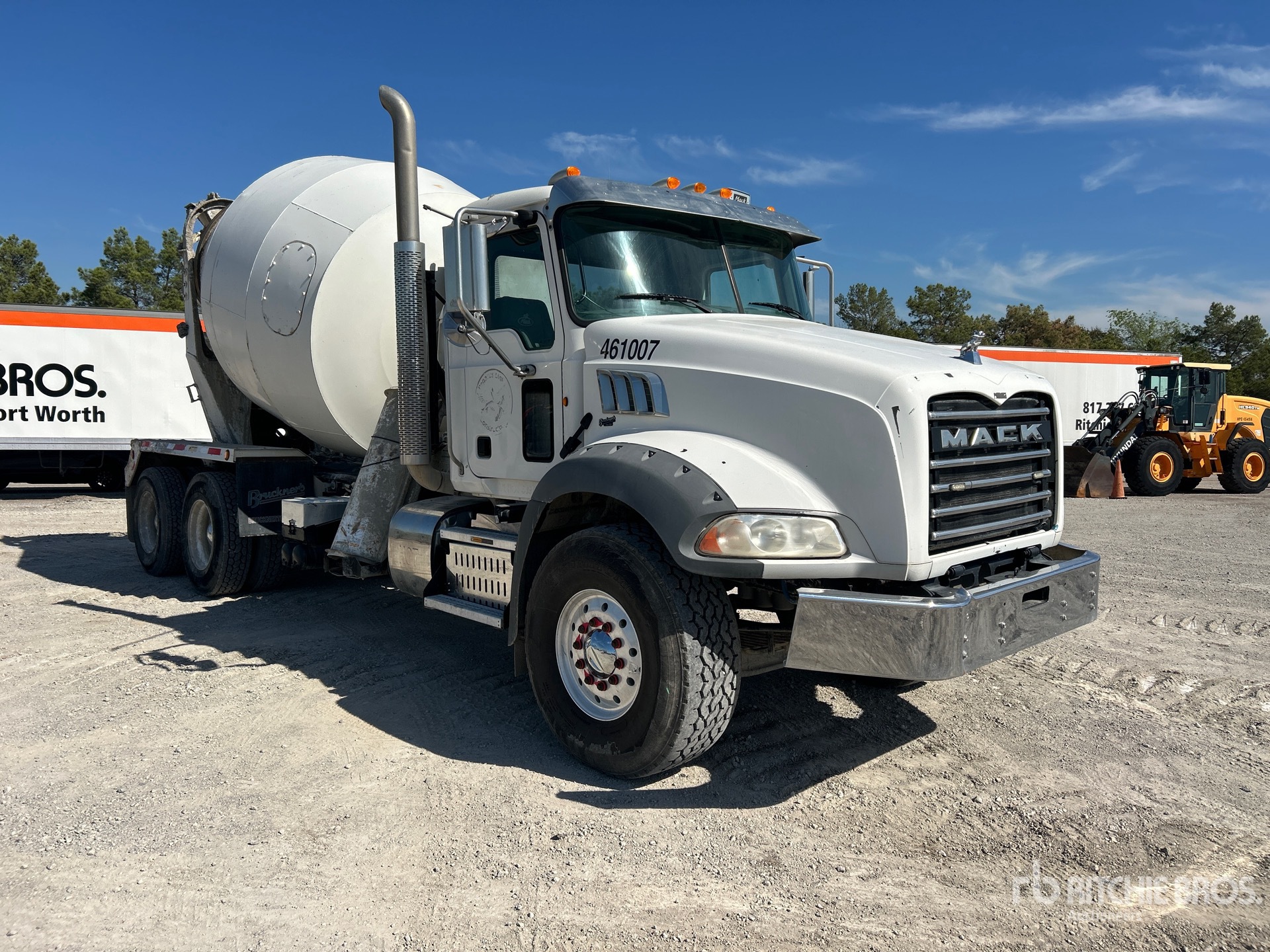 2015 Mack GU813