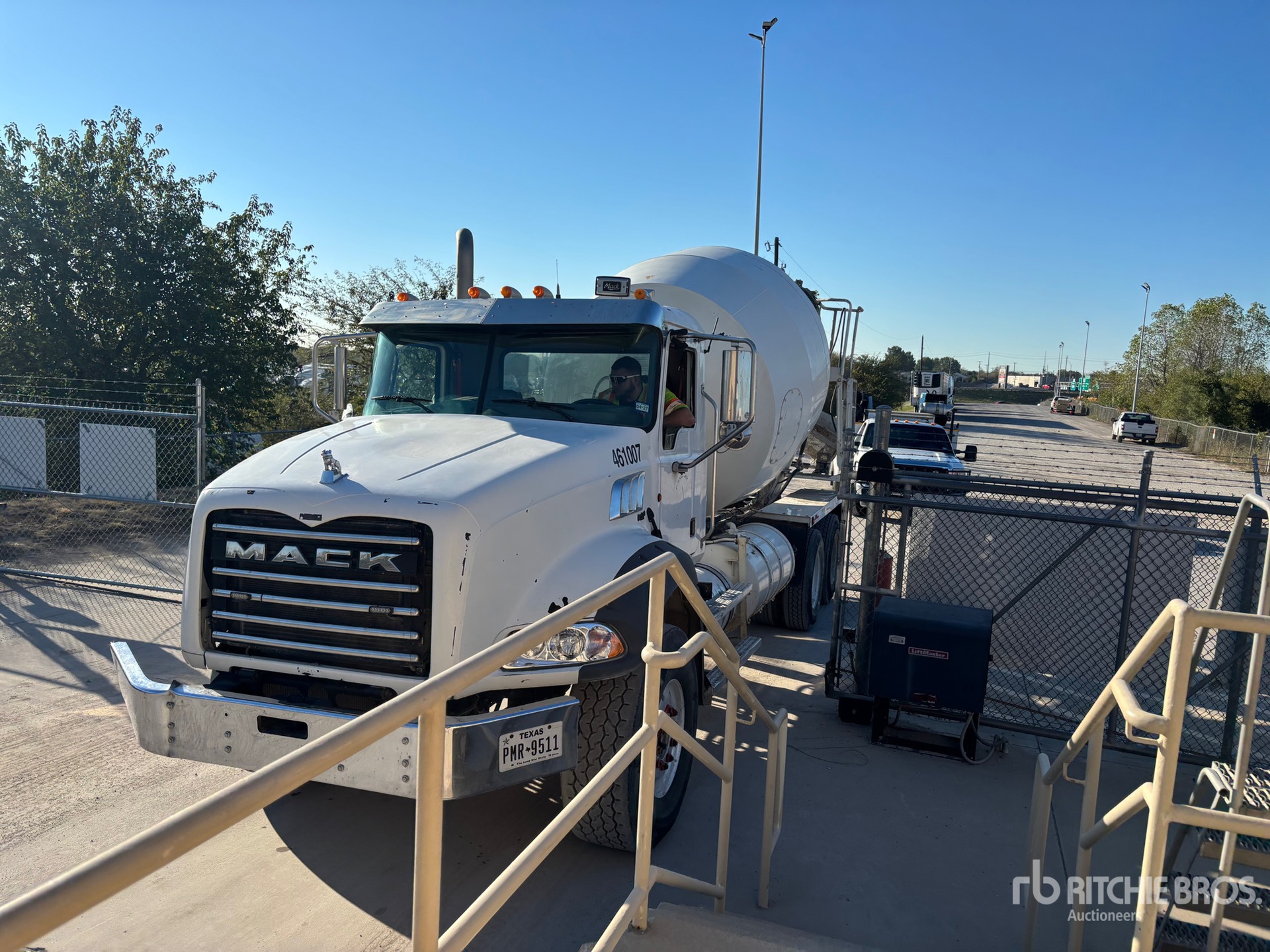 2015 Mack GU813