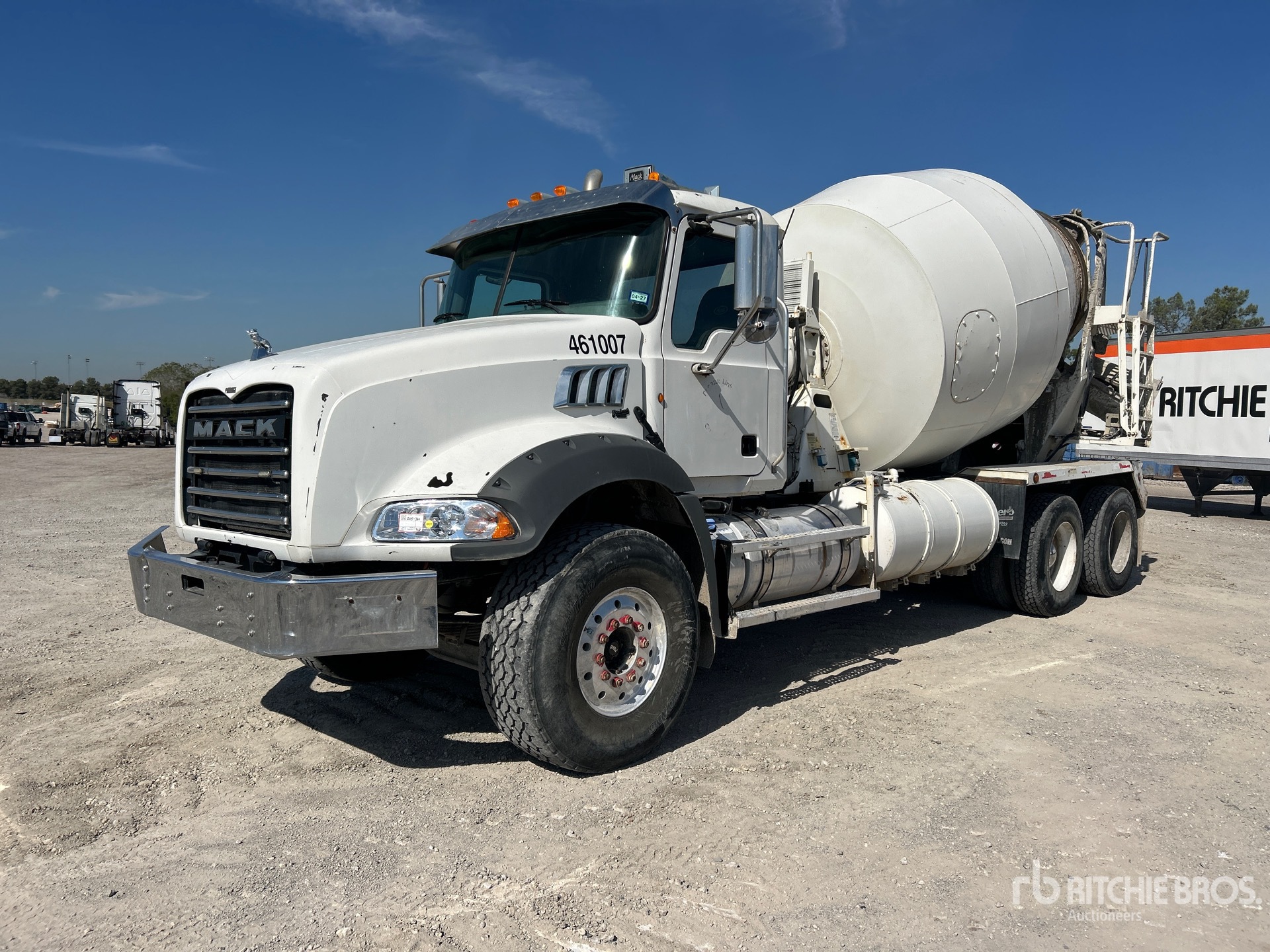 2015 Mack GU813