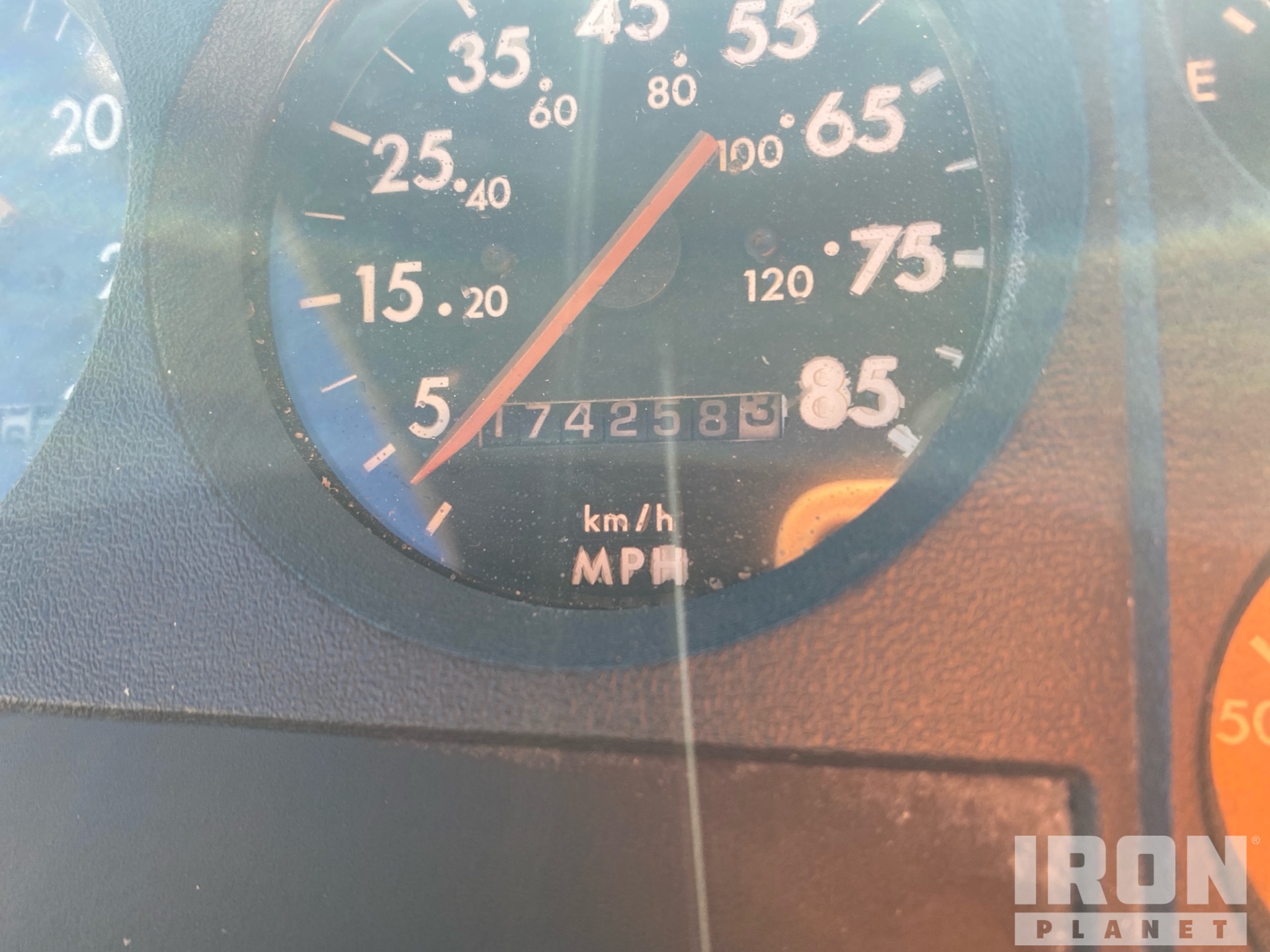 2000 Freightliner FL60