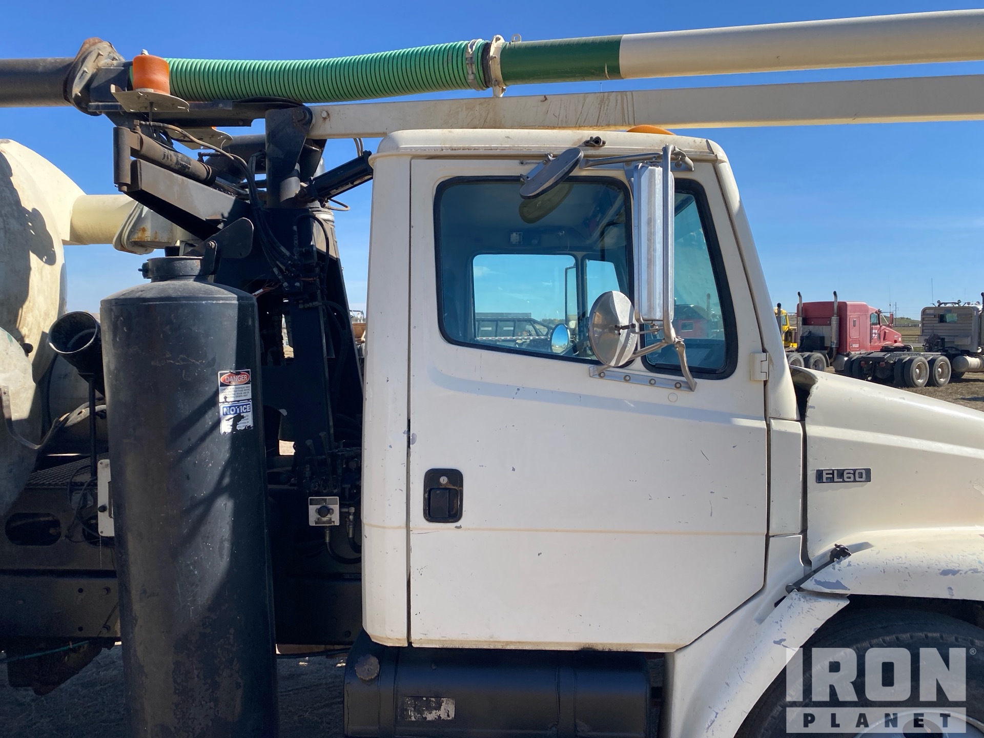 2000 Freightliner FL60