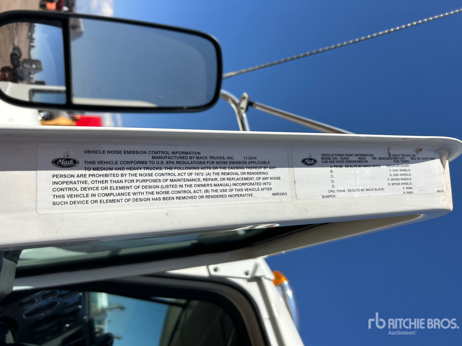 2017 Mack GU533