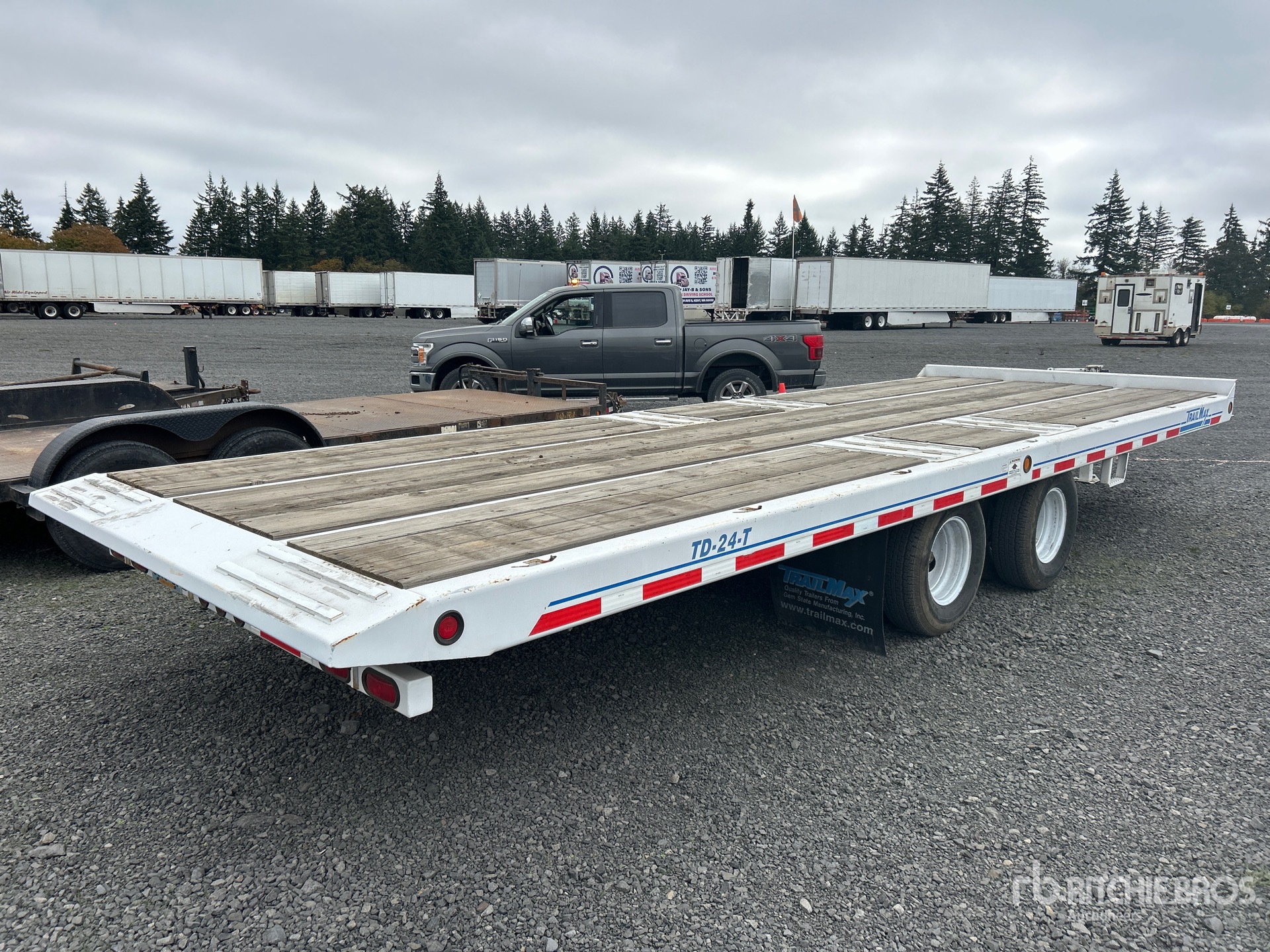2013 Trailmax 25 FT T/A