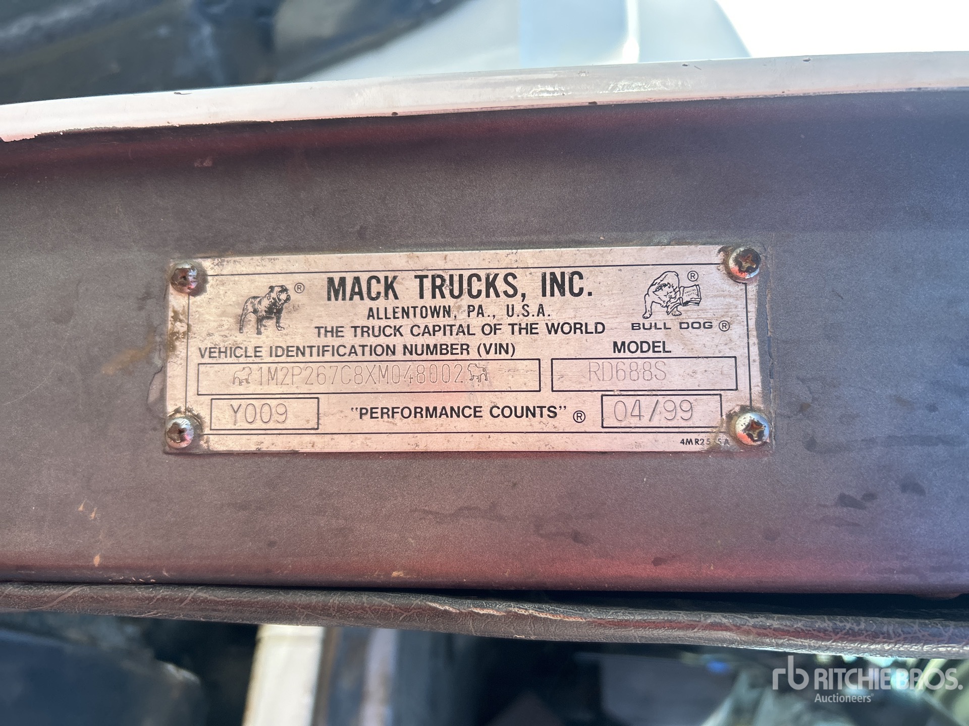 1999 Mack RD688S