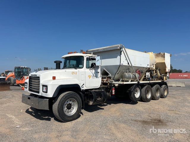 1999 Mack RD688S Volumetric Mixer Truck