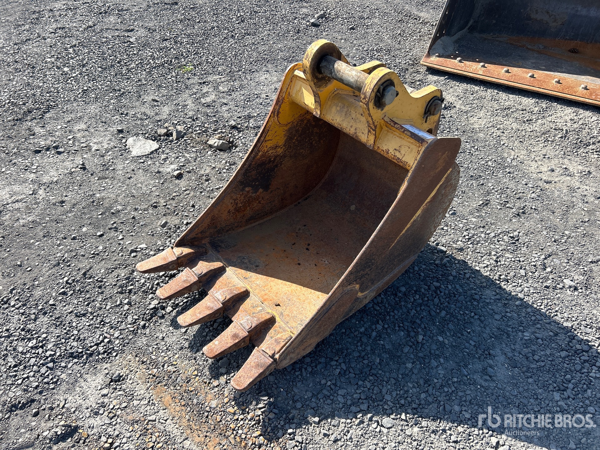 Photo of John Deere 24 in Digging