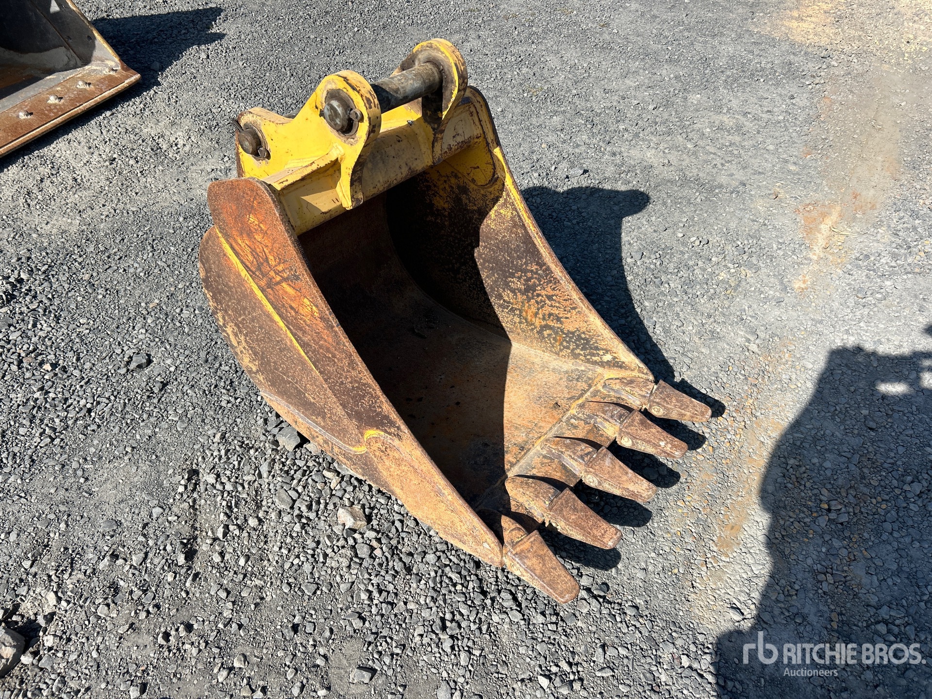 John Deere 24 IN DIGGING