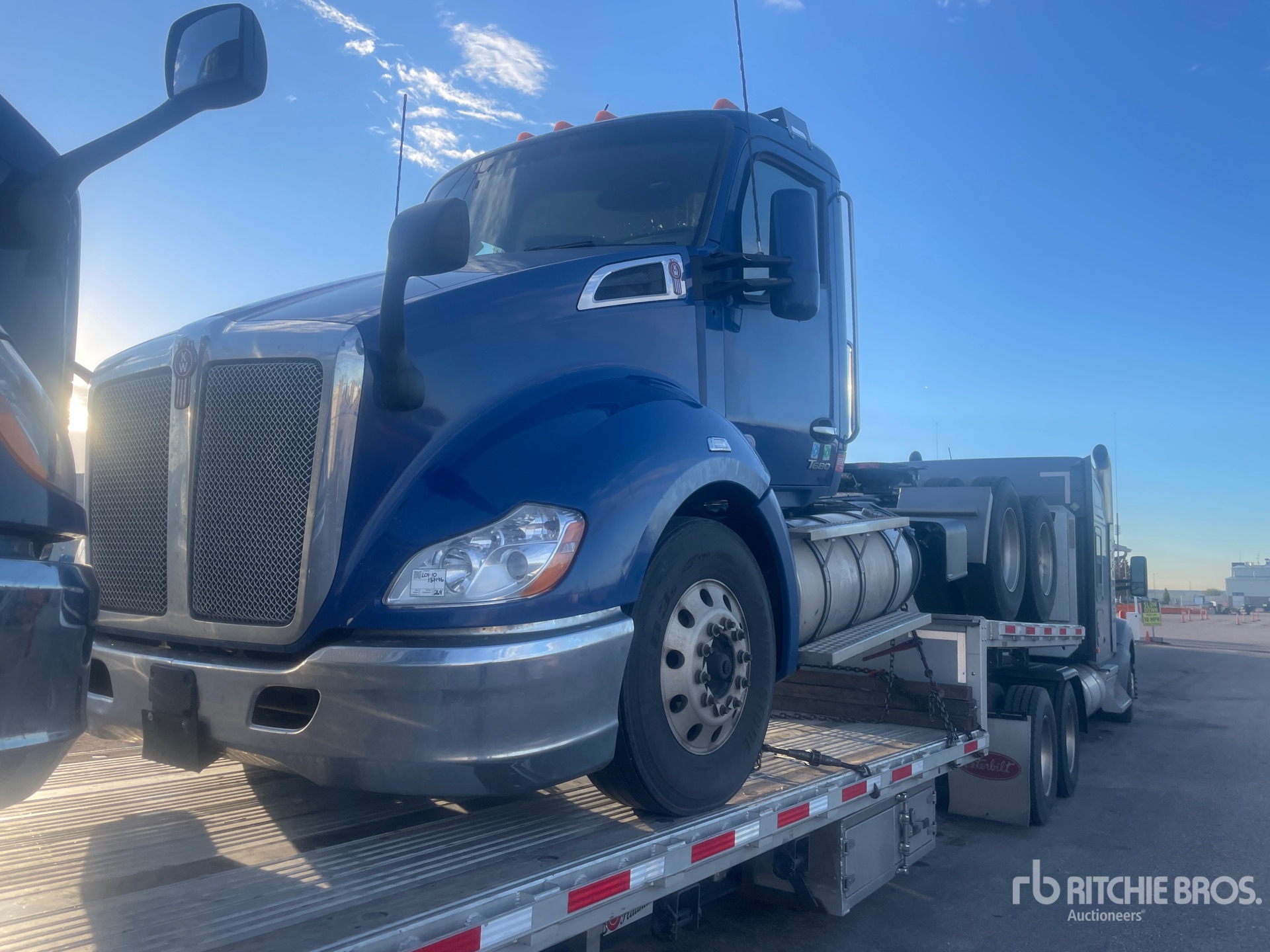 2022 Kenworth T-680