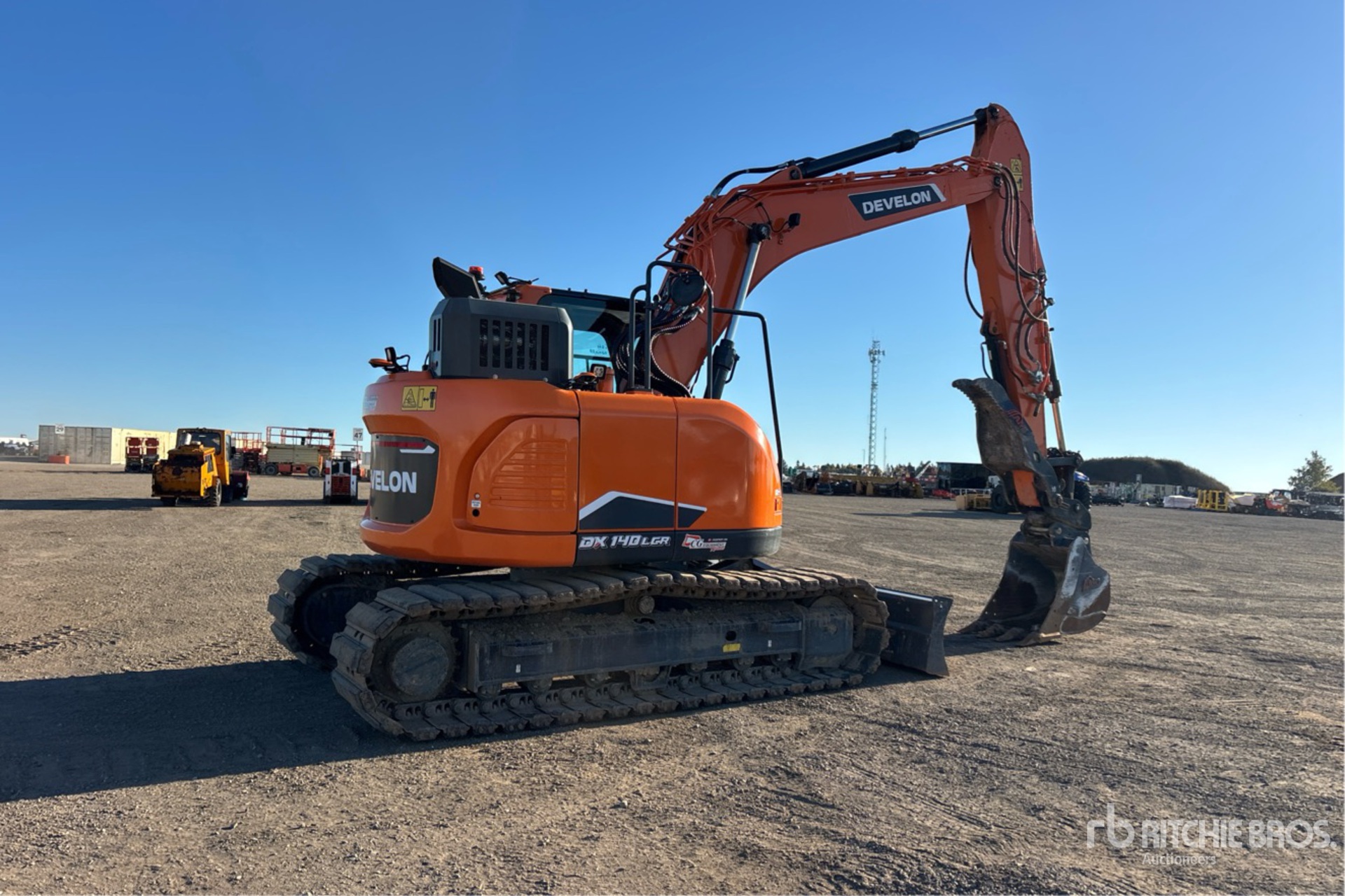2023 Develon DX140LCR-7
