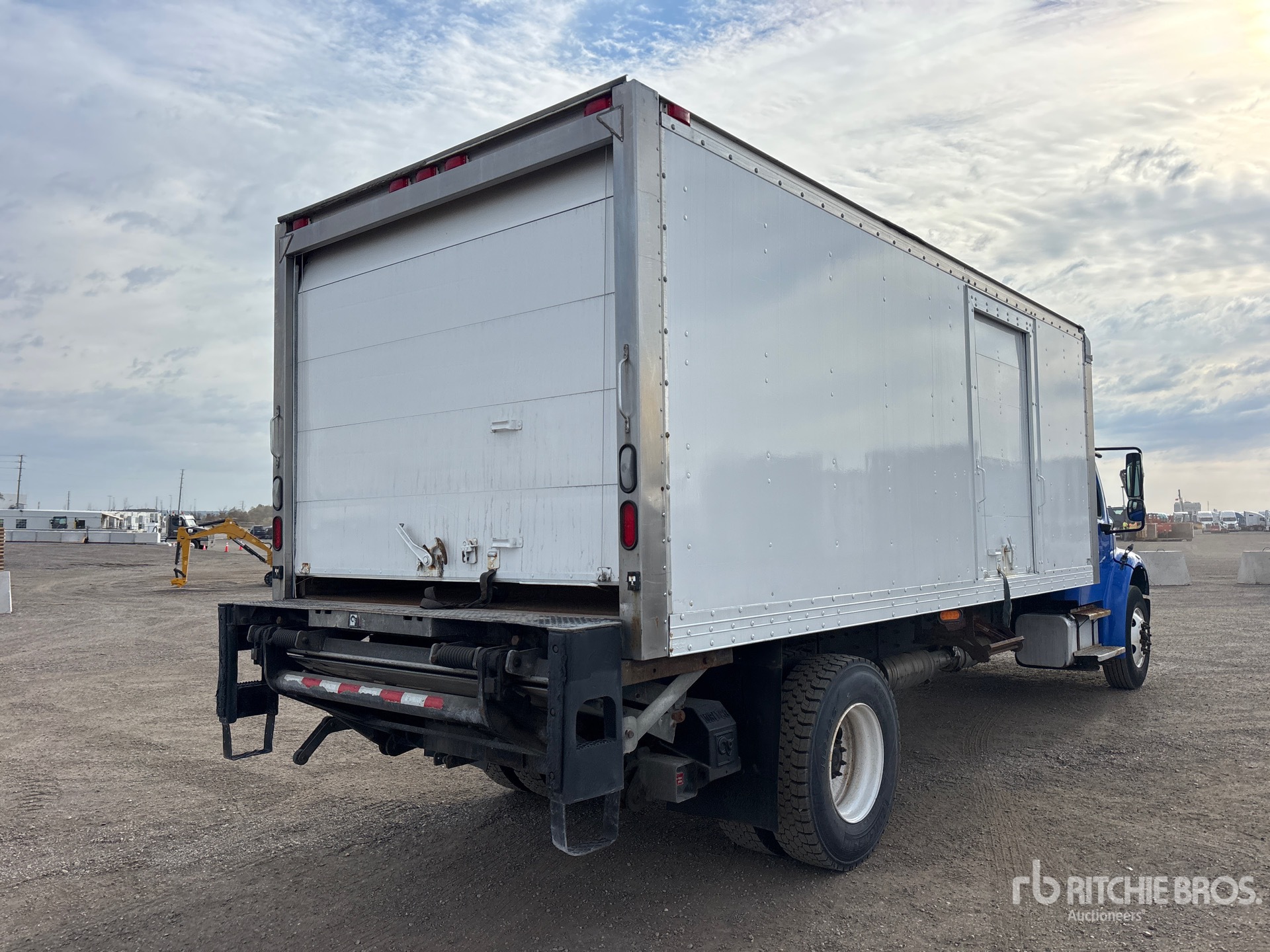 2017 Freightliner M2 106