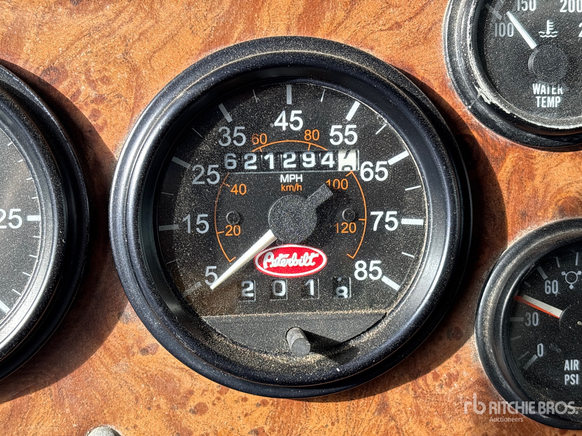 2002 Peterbilt 385
