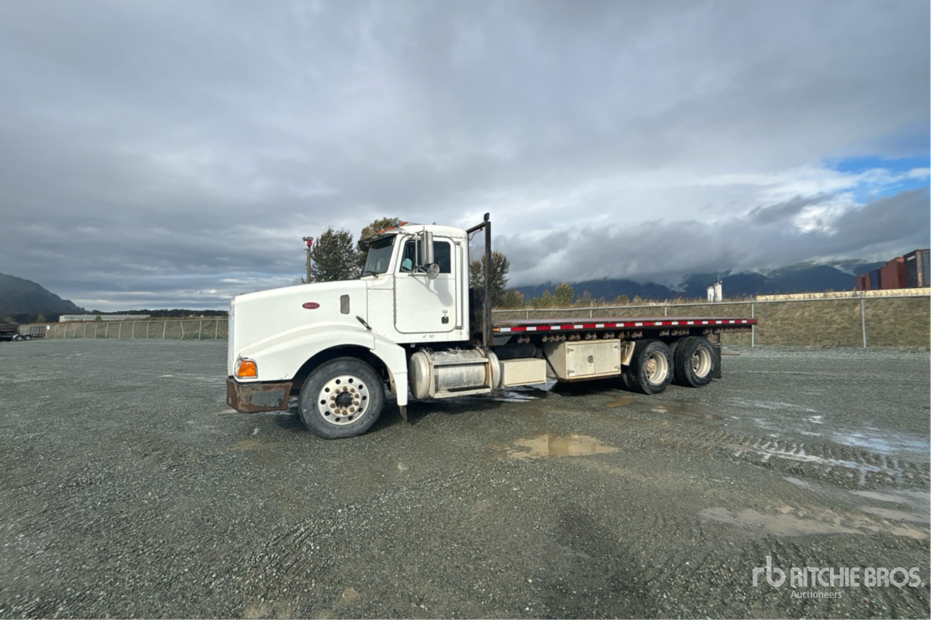 2002 Peterbilt 385