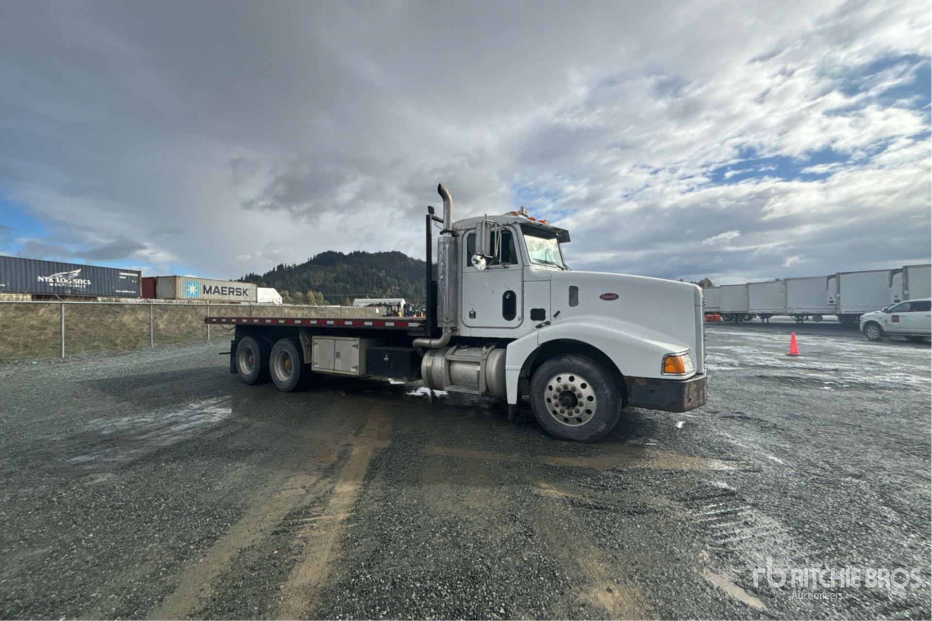 2002 Peterbilt 385