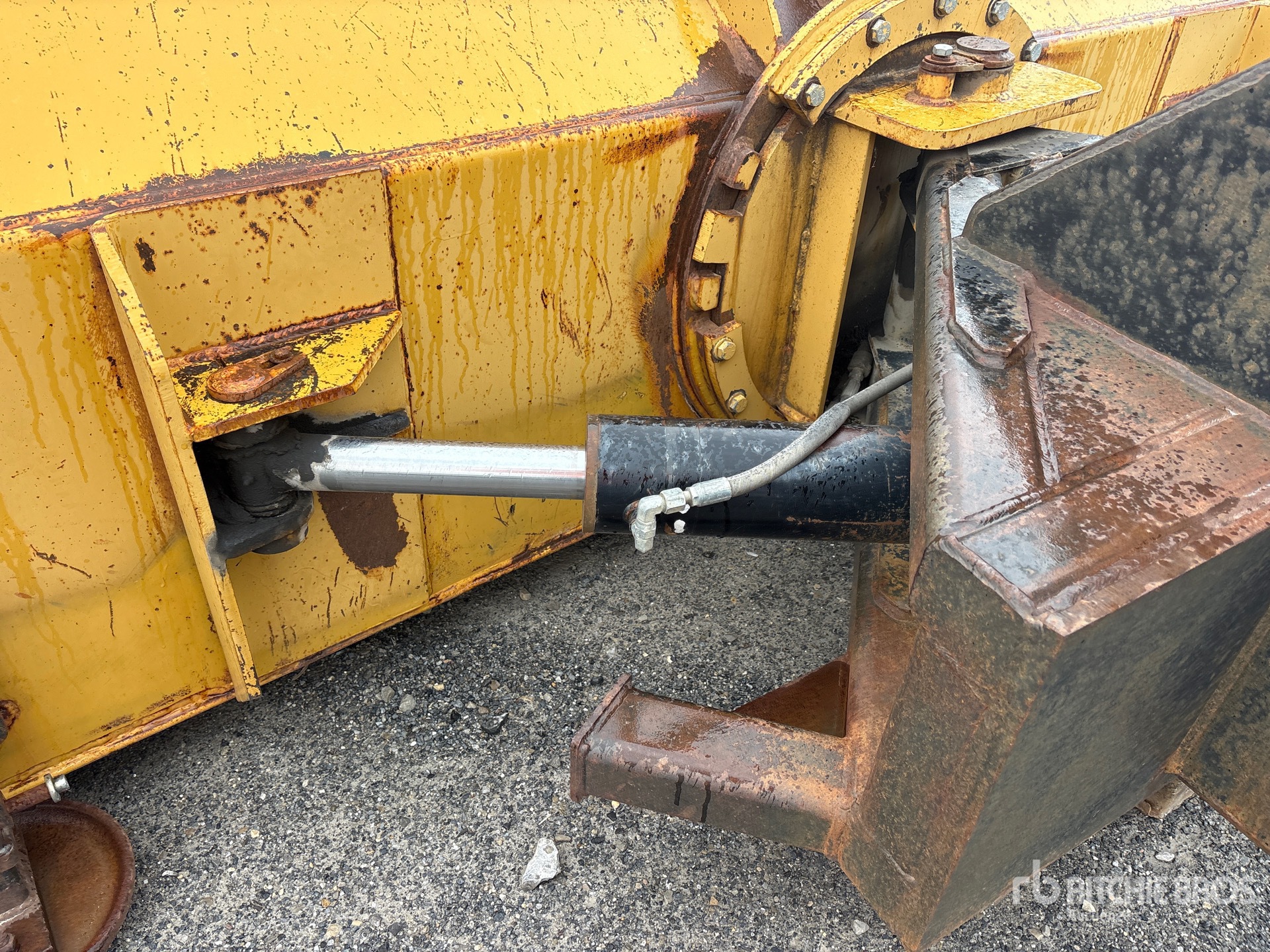Rylind 16 FT 8 IN 16 FT HYDRAULIC
