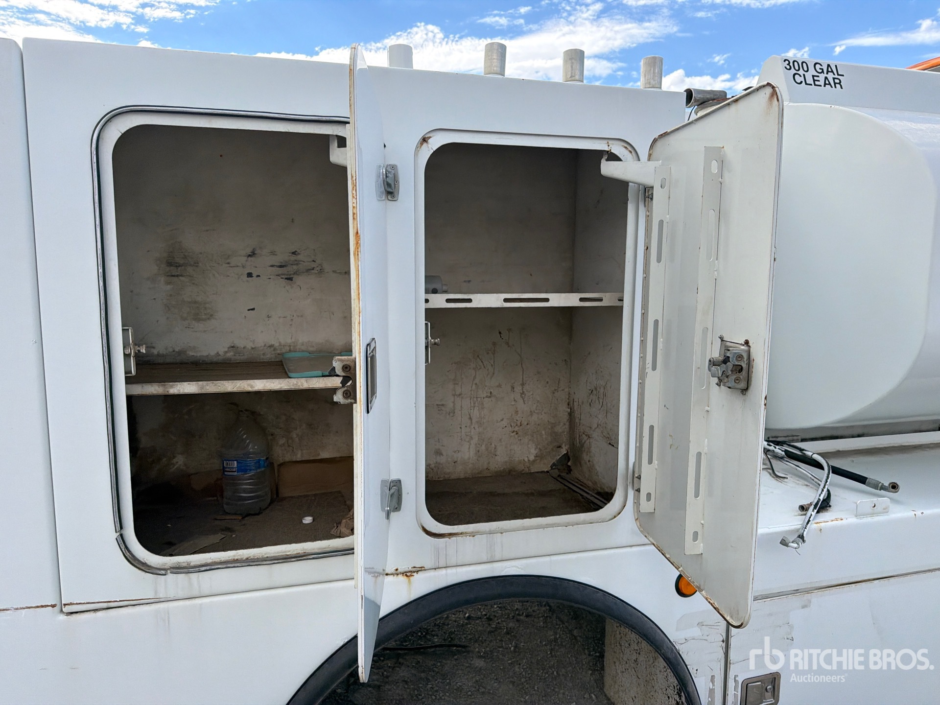 Valew FUEL AND LUBE TRUCK