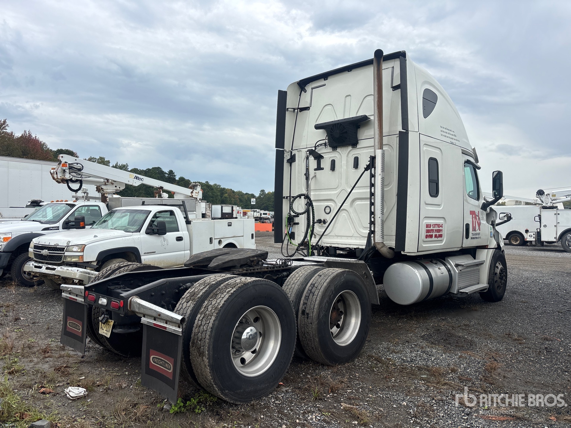 2020 Freightliner CASCADIA 126