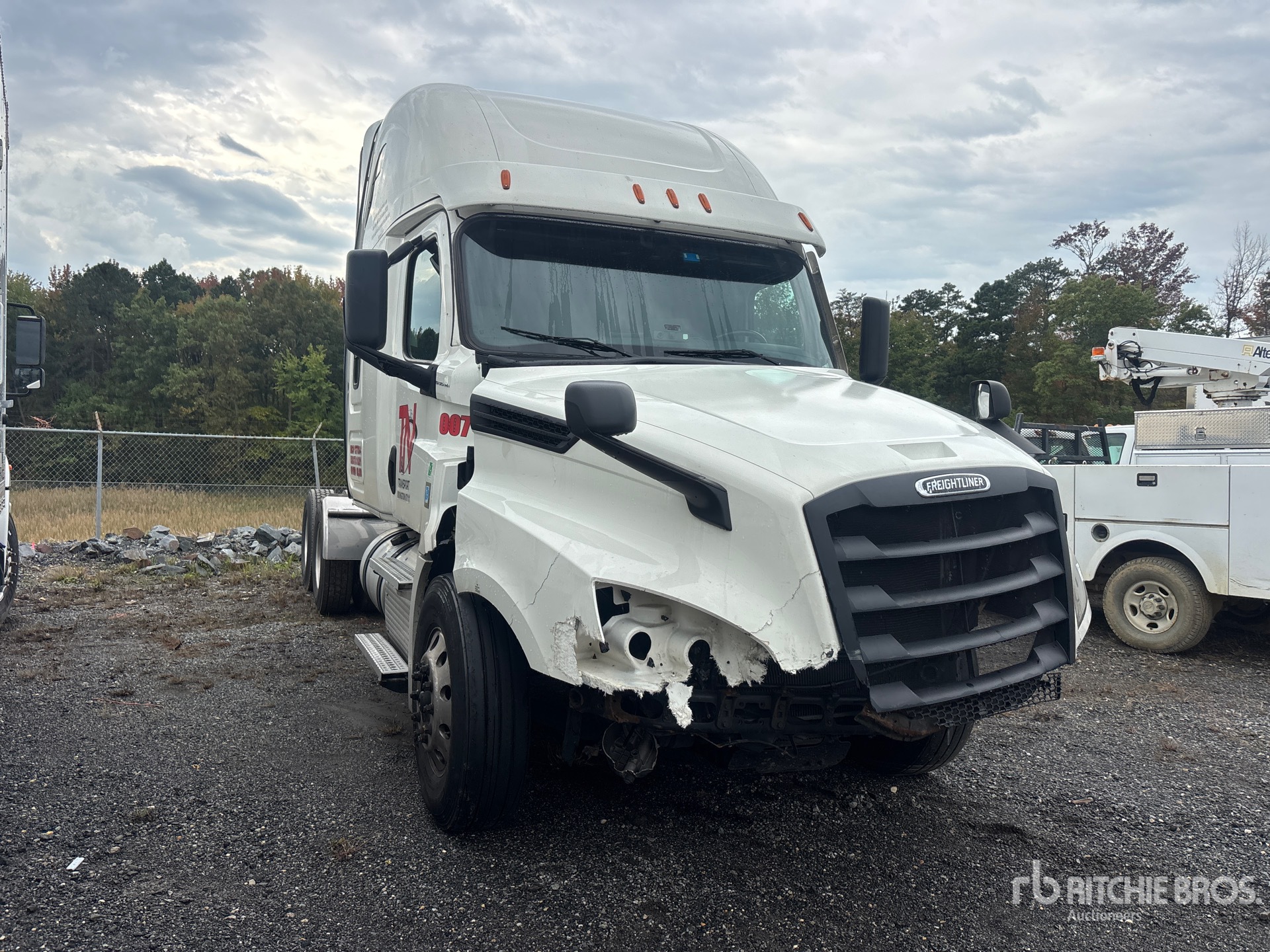 2020 Freightliner CASCADIA 126