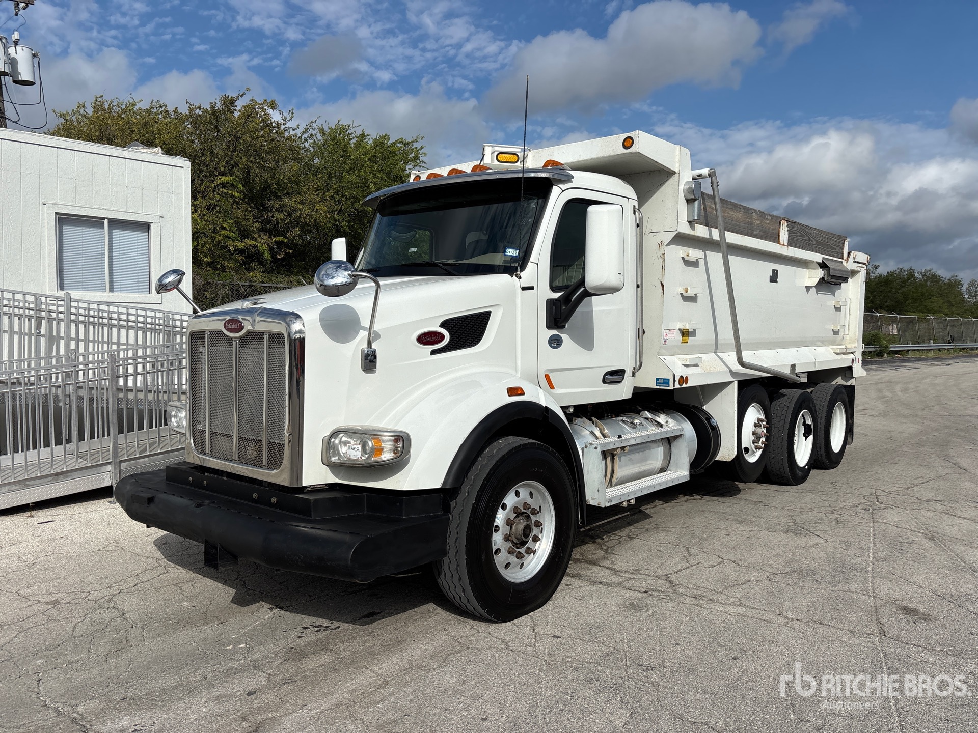 2020 Peterbilt 567