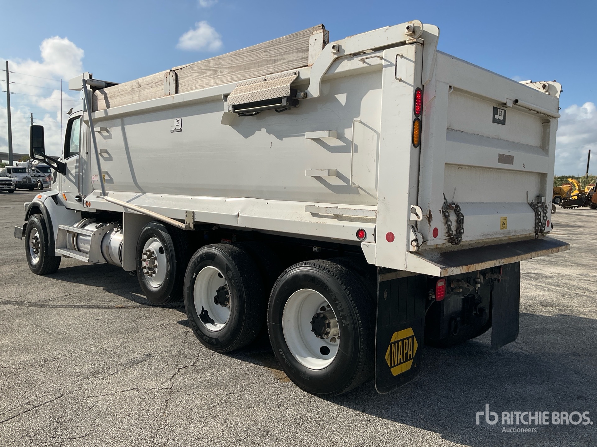 2020 Peterbilt 567