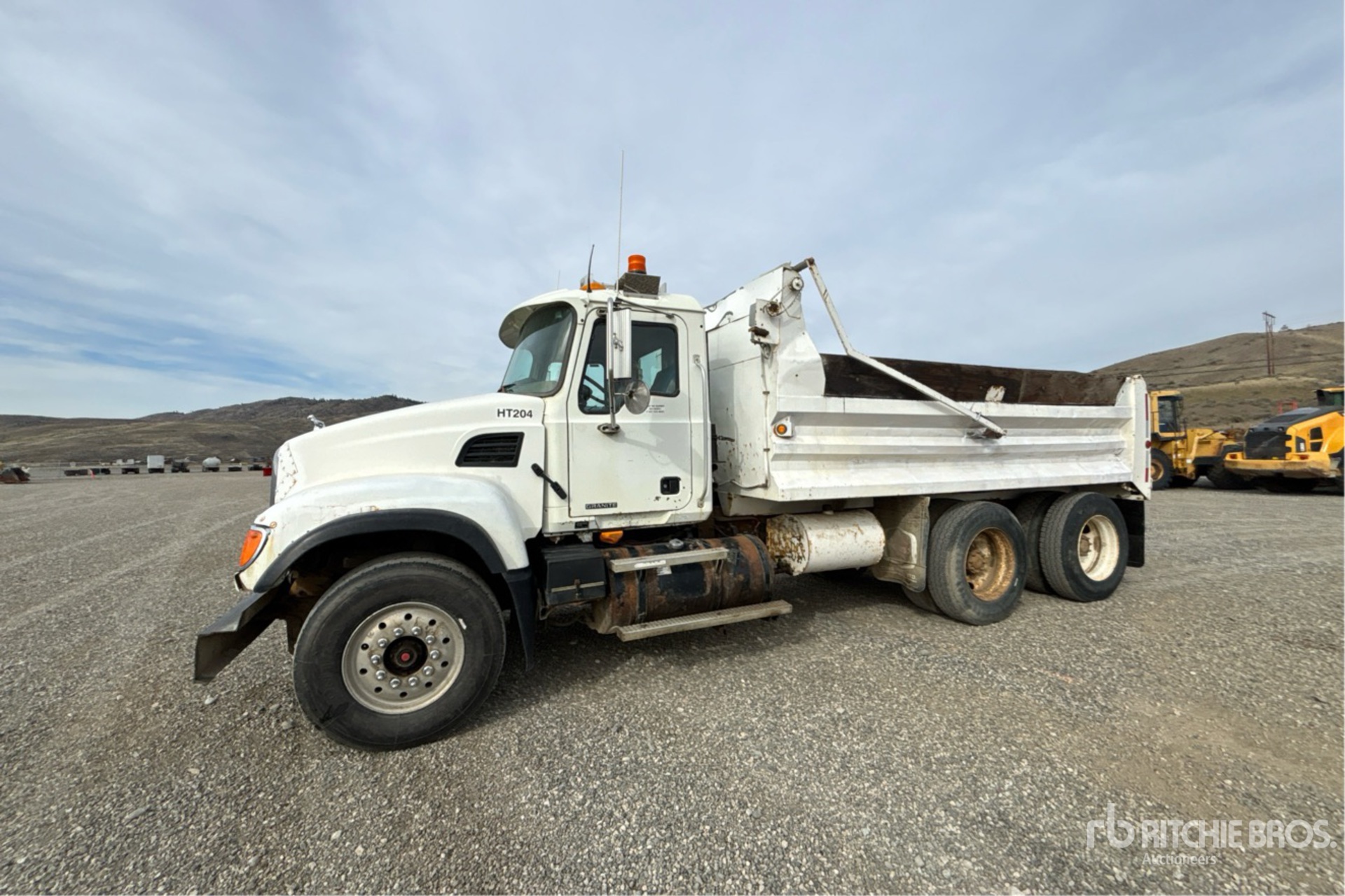 2005 Mack CV713