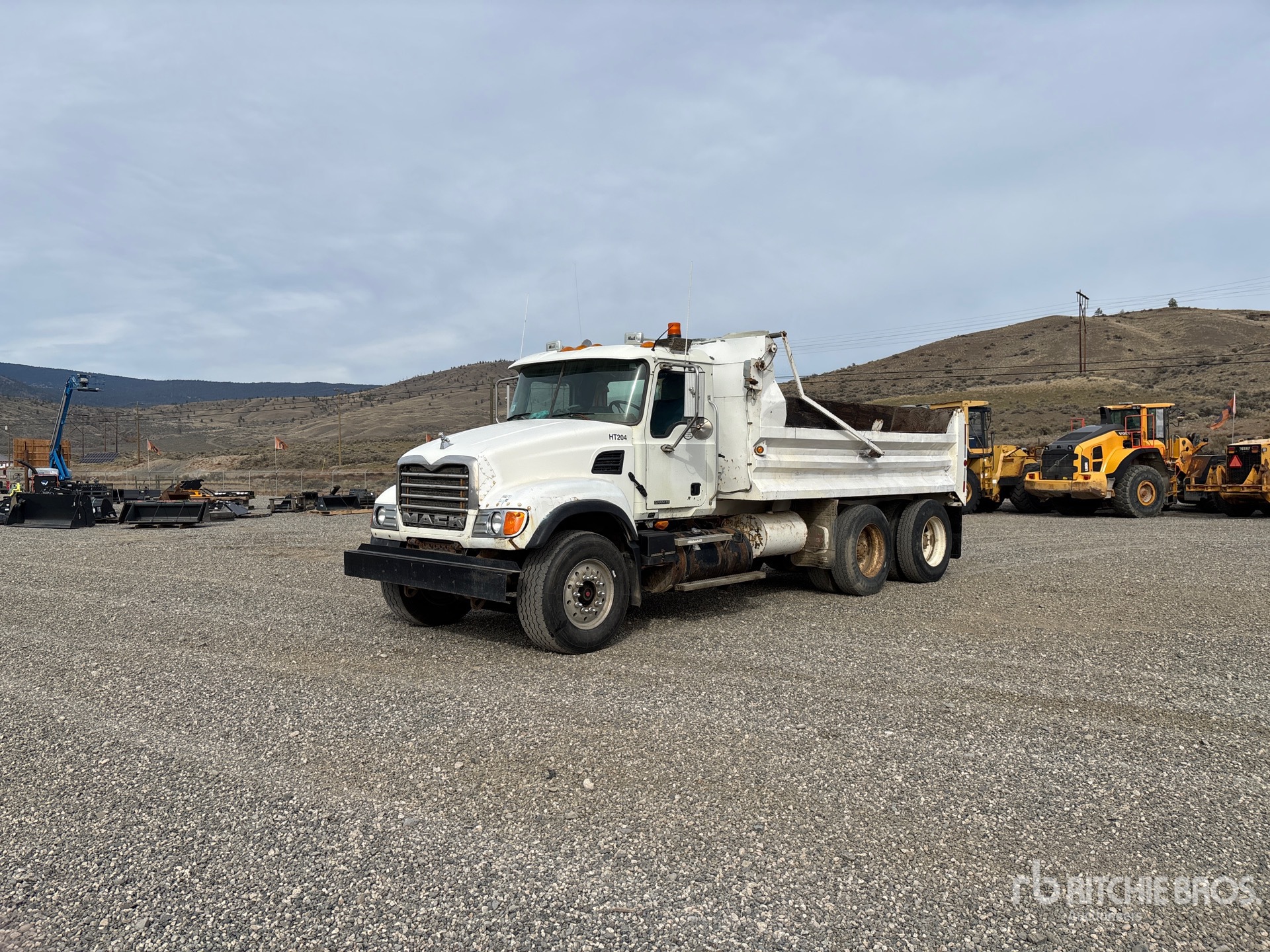 2005 Mack CV713