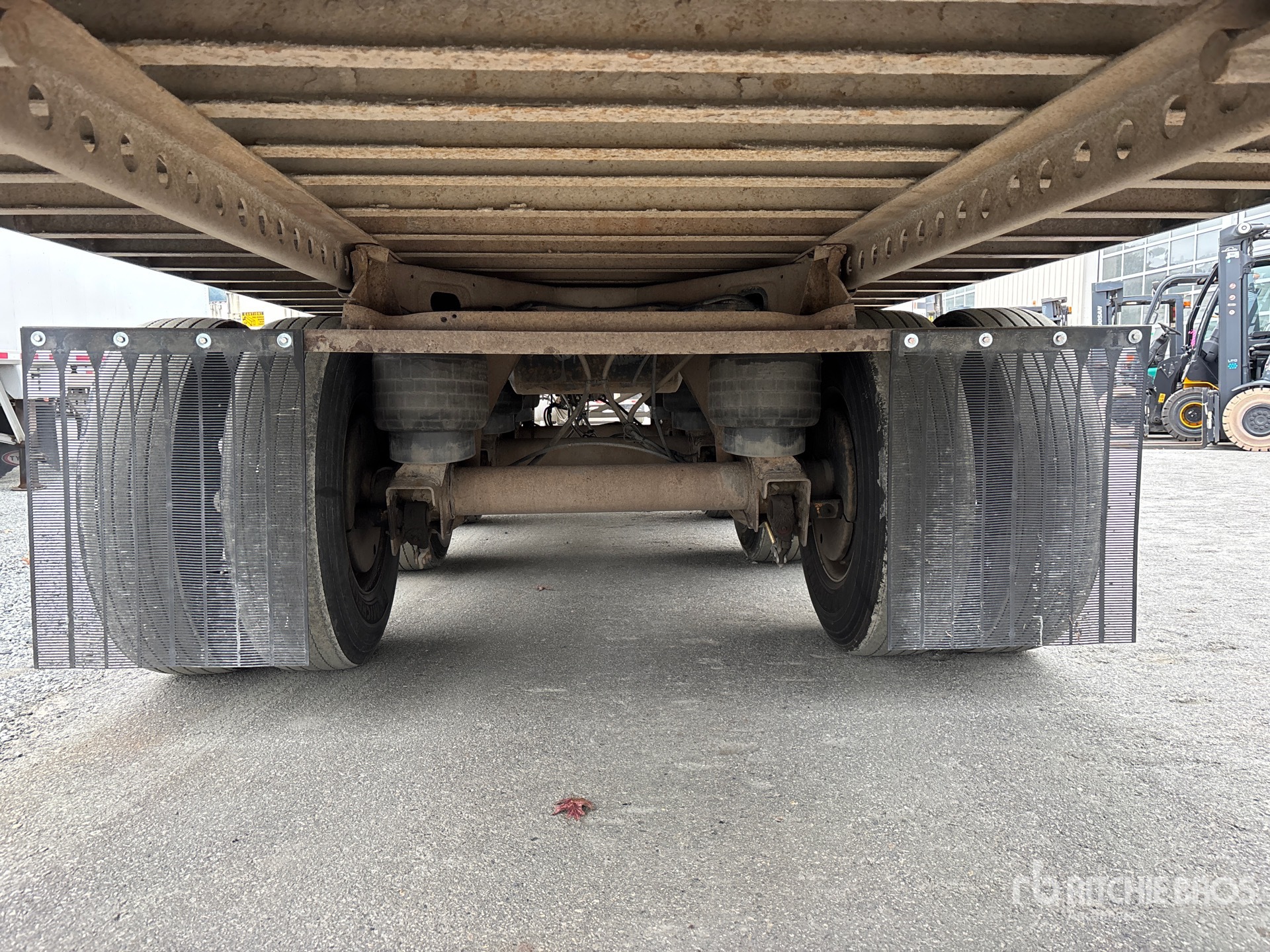 2011 Hyundai 53 FT X 102 IN TRI/A