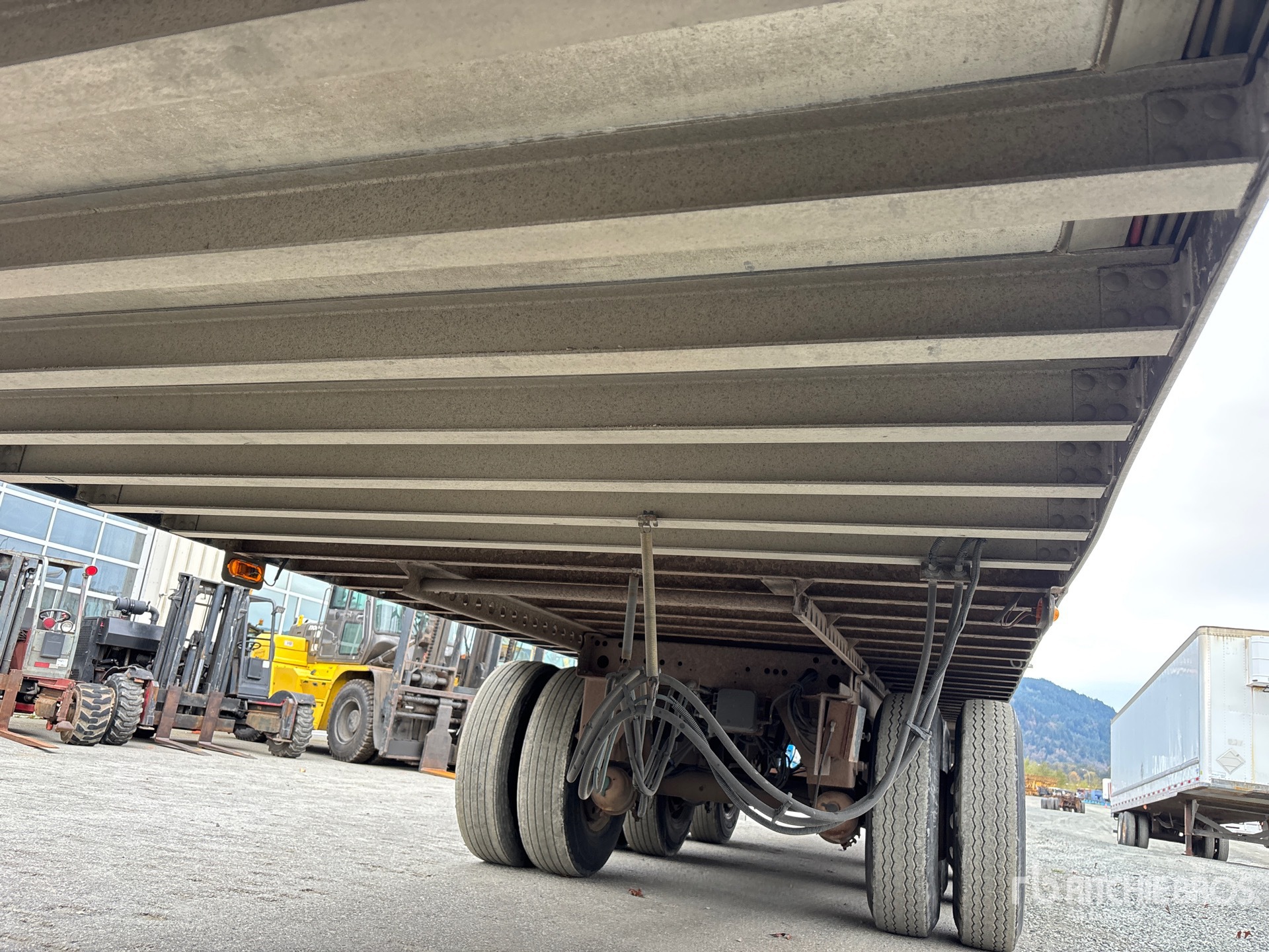 2011 Hyundai 53 FT X 102 IN TRI/A