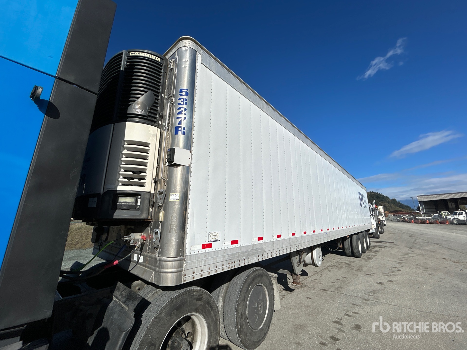 2011 Hyundai 53 FT X 102 IN TRI/A
