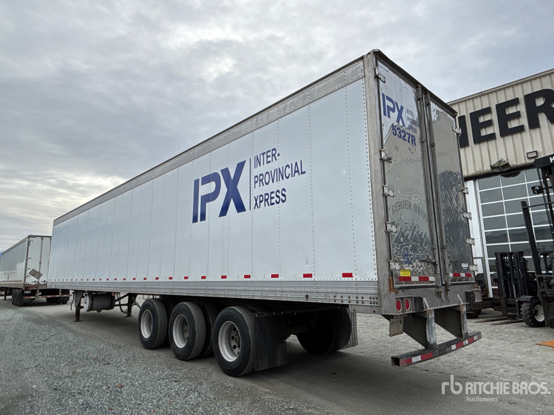 2011 Hyundai 53 FT X 102 IN TRI/A