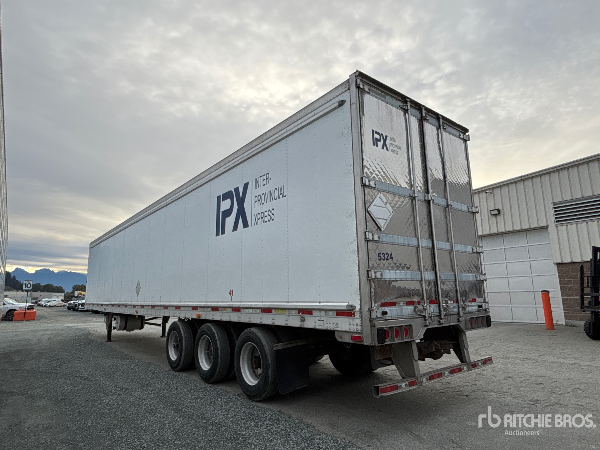 2013 Utility 53 FT X 102 IN TRI/A