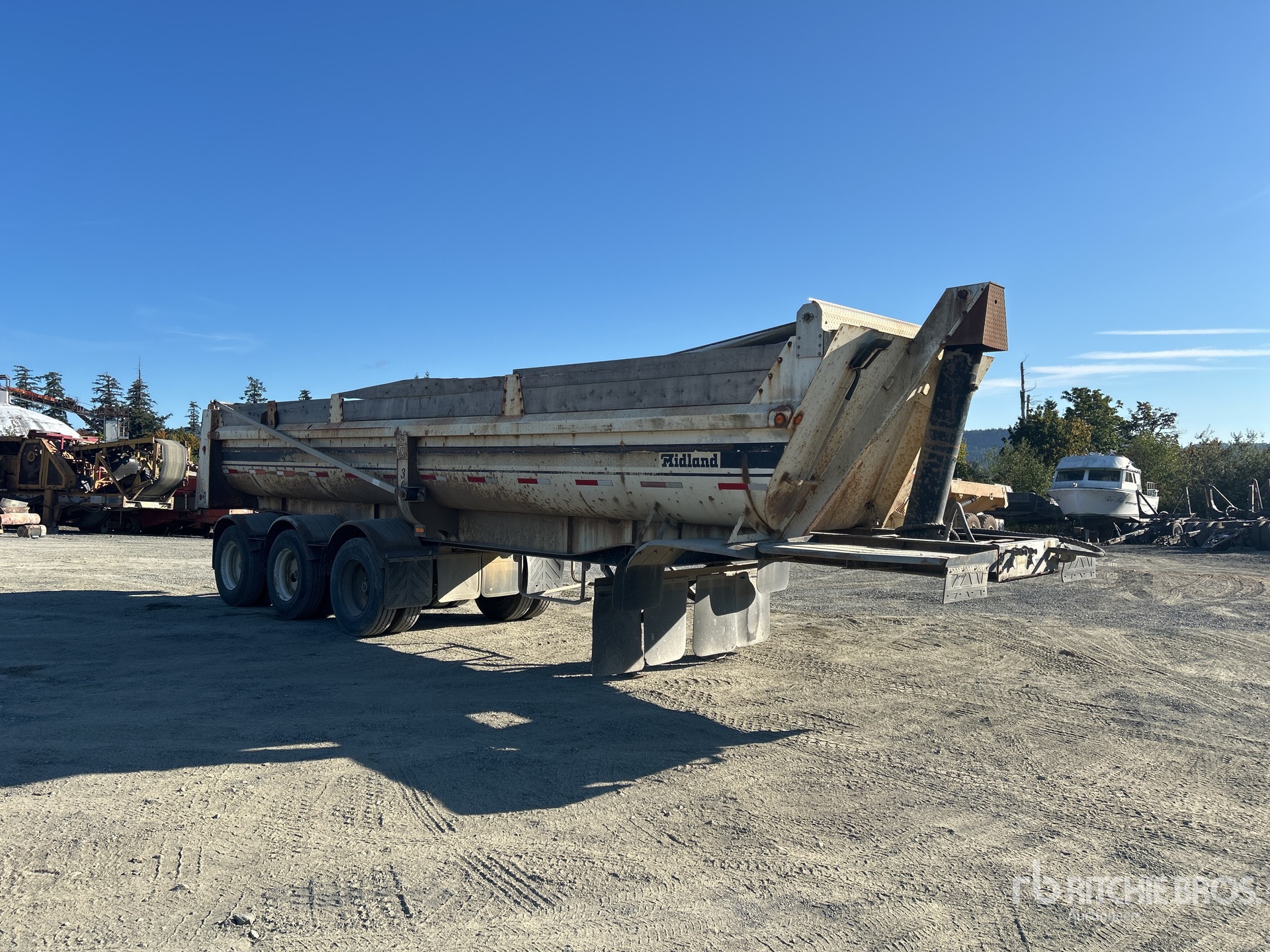 2003 Midland 34 FT TRI/A