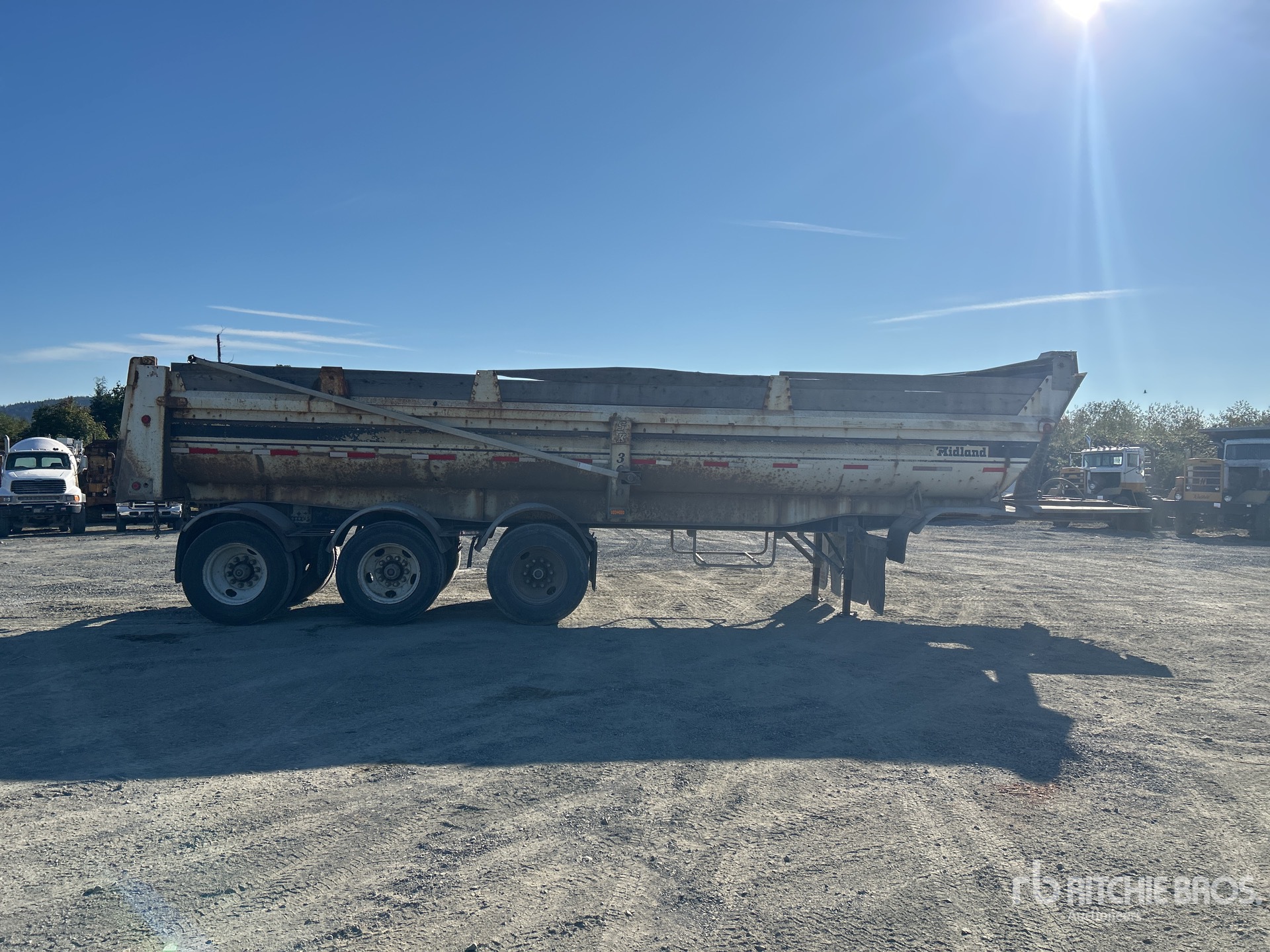 2003 Midland 34 FT TRI/A