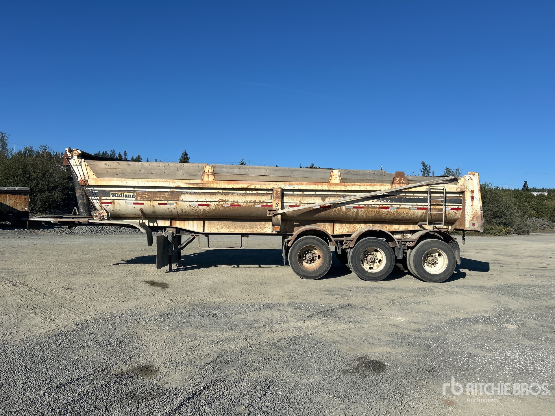 2003 Midland 34 FT TRI/A