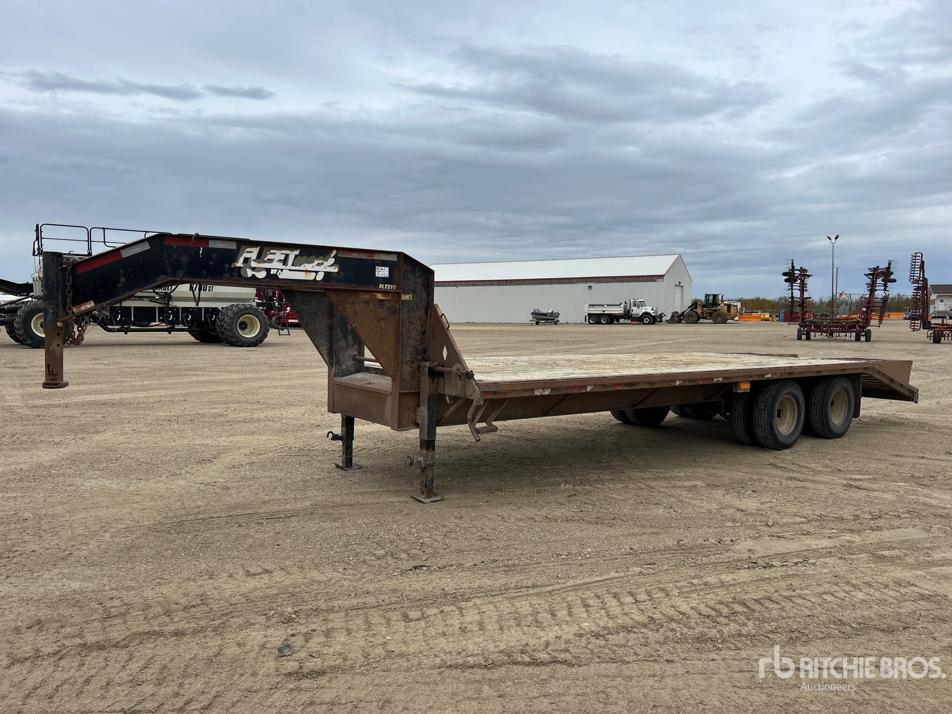 Photo of 2012 Diamond C 25 ft T/A Gooseneck