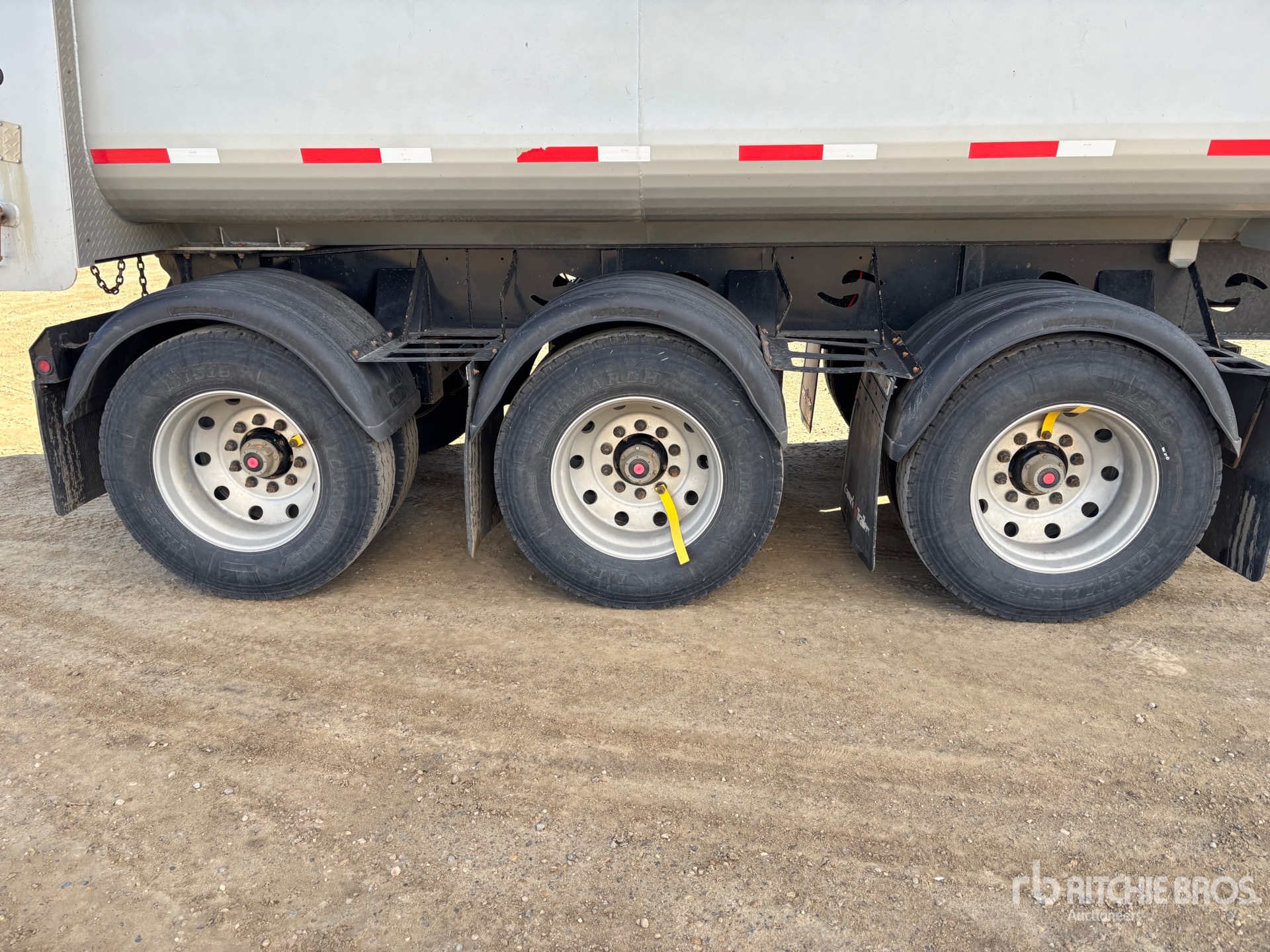 2025 Canuck 33 FT TRI/A