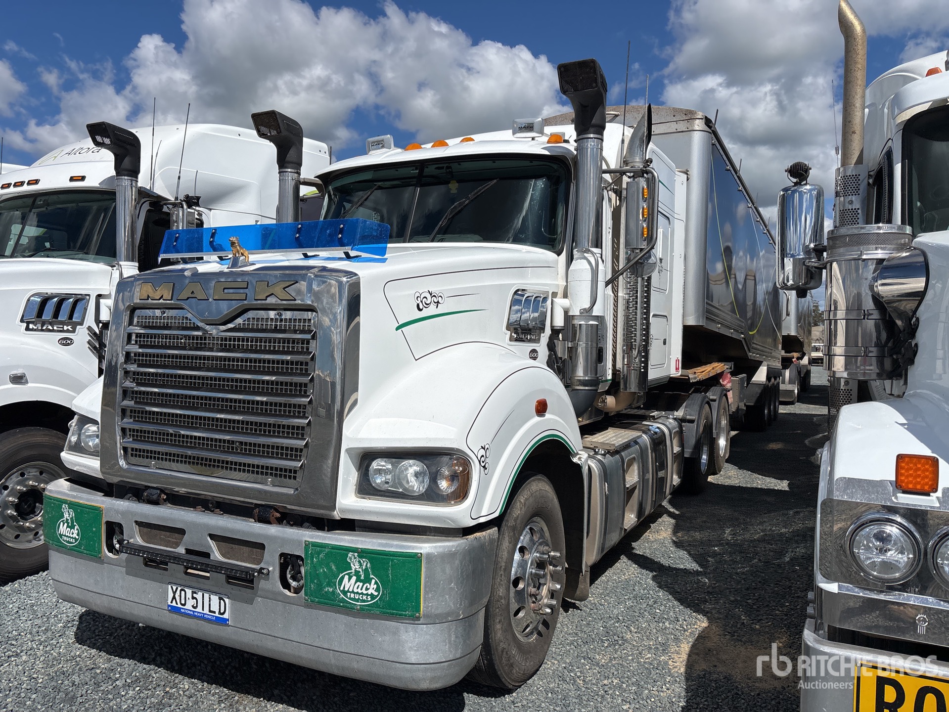 2020 Mack CLXT SUPERLINER