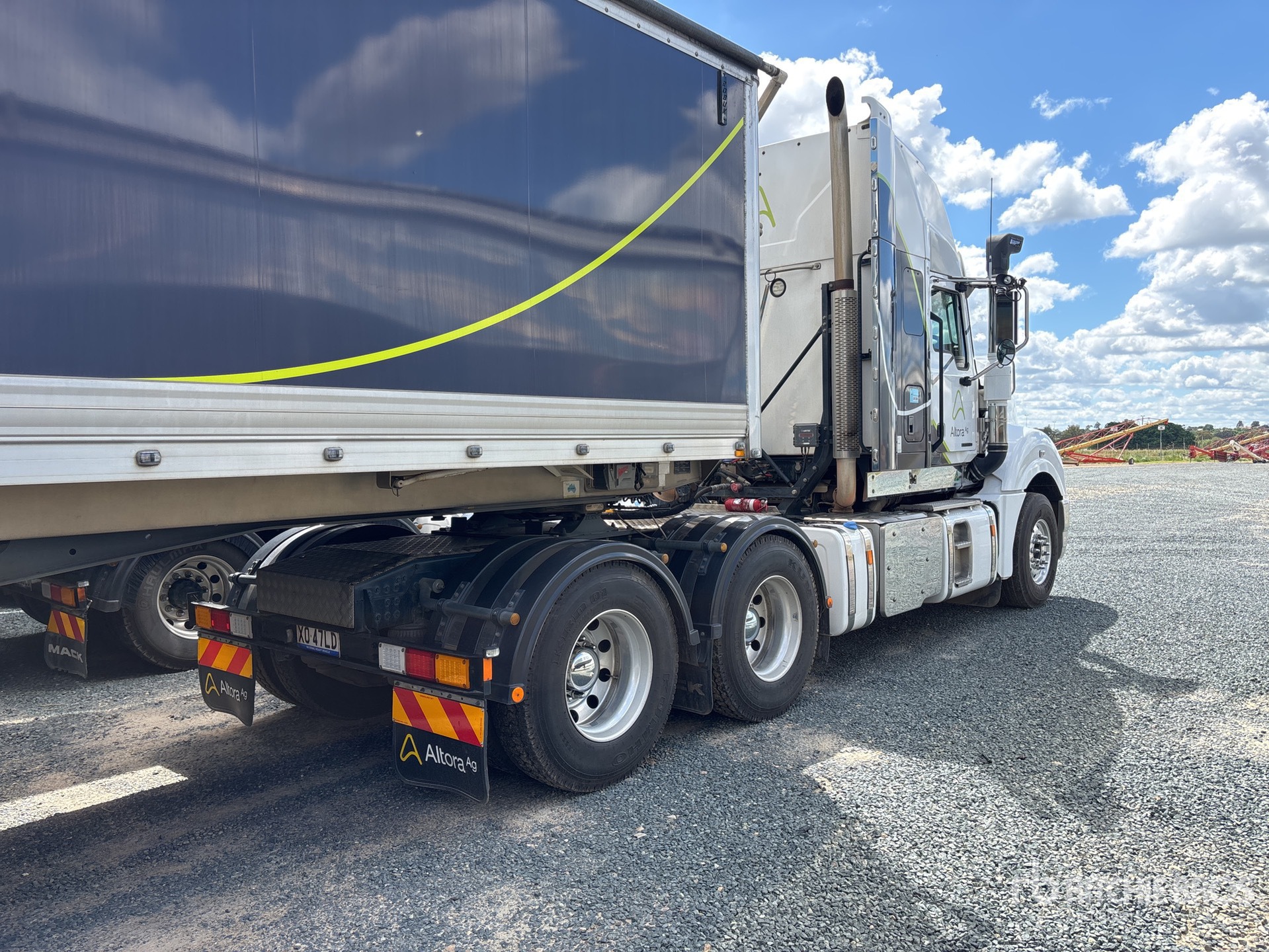 2022 Mack CLXT SUPERLINER