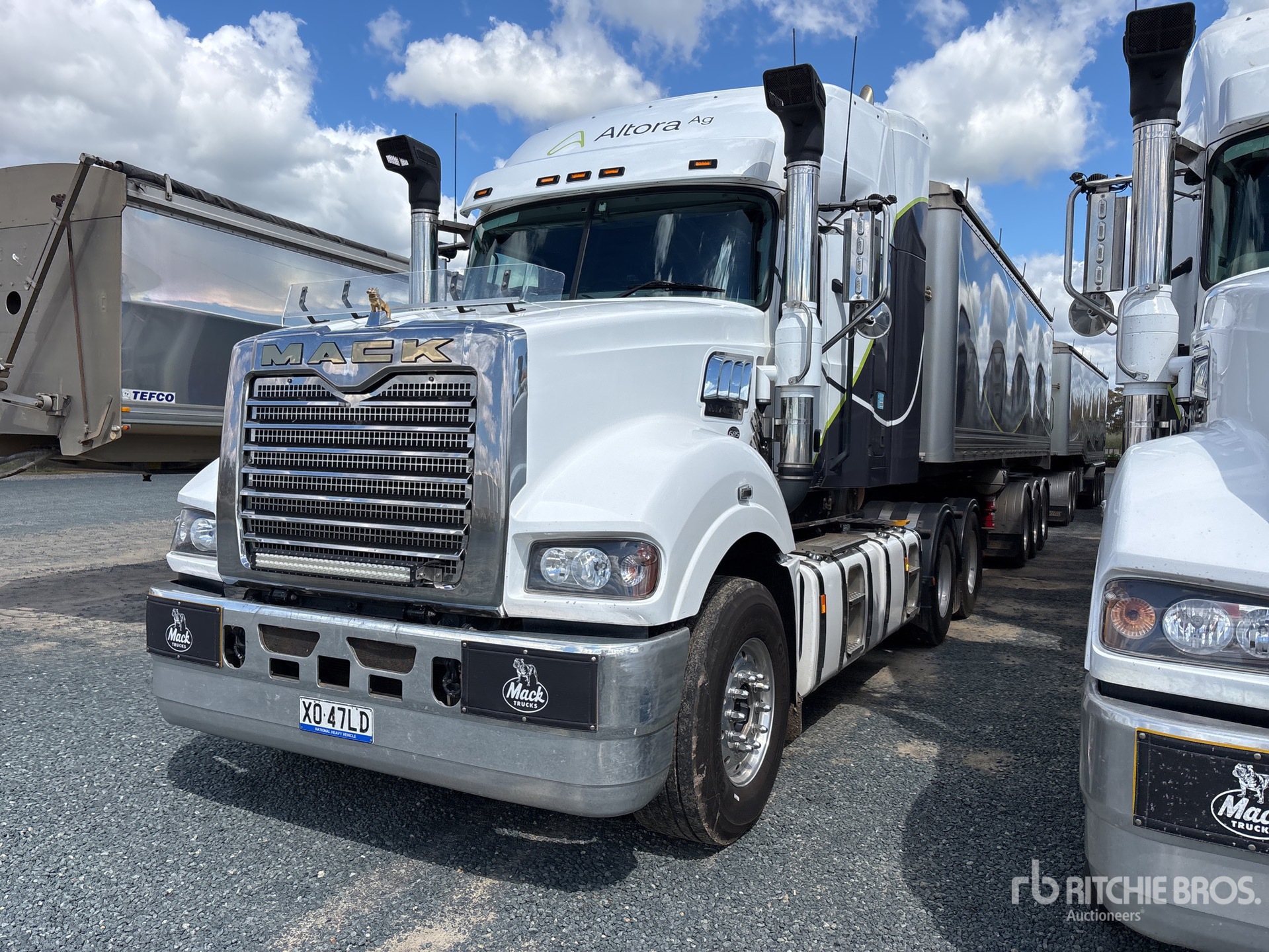 2022 Mack CLXT SUPERLINER