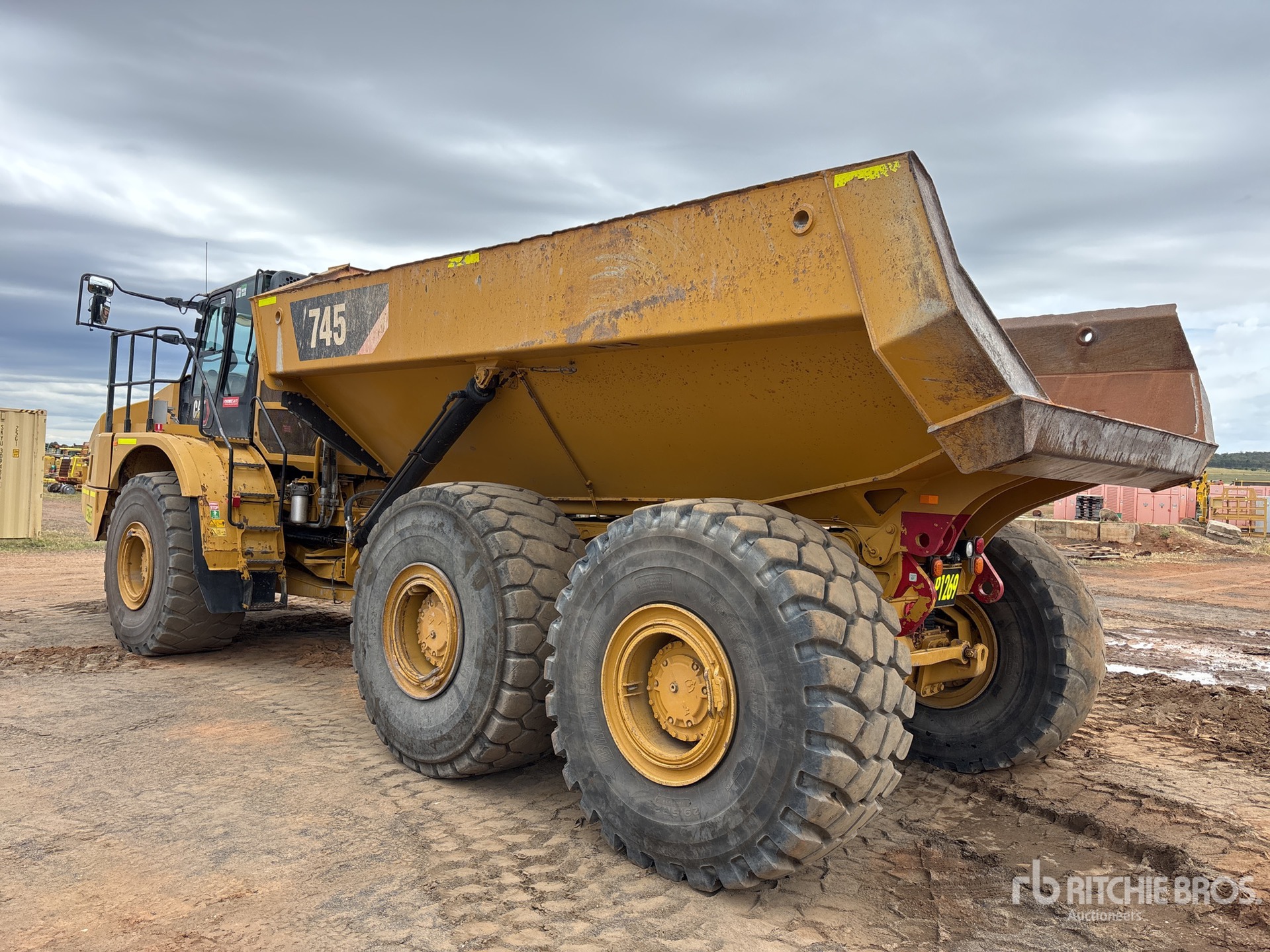 2017 Caterpillar 745